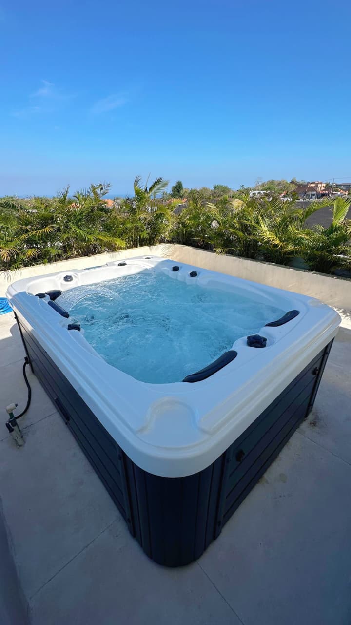 Spacious 3BR Villa w/ Private Pool and Rooftop Jacuzzi, Beachfront Setting, photo 6