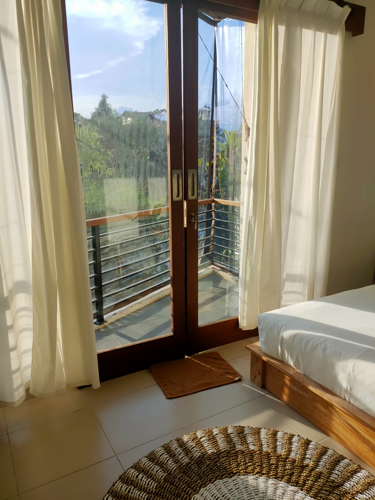Modern 3BR Villa w/ Rice Field Views and Rooftop, Walkable to Cafés, photo 18