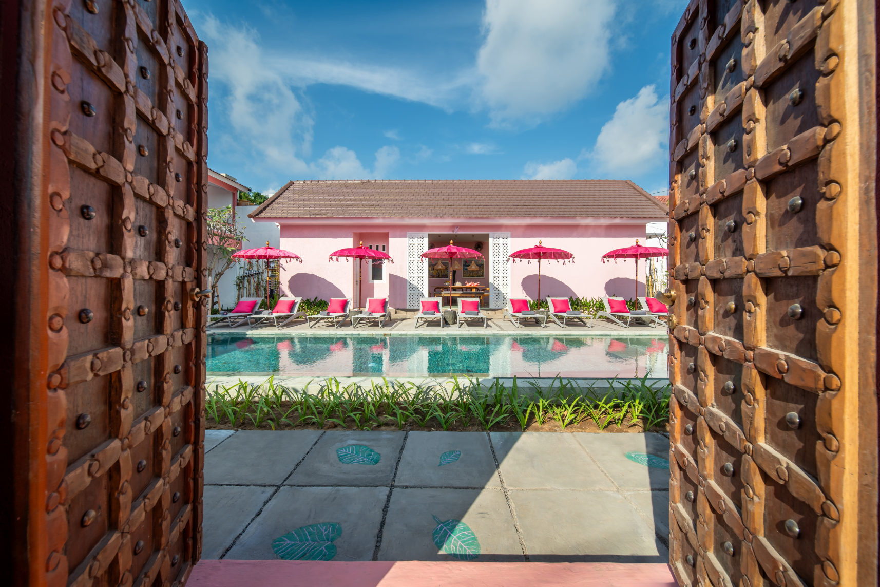 Upcoming Latin 10BR Villa w/ Swimming Pool and Home Office, Clifftop Setting, photo 2