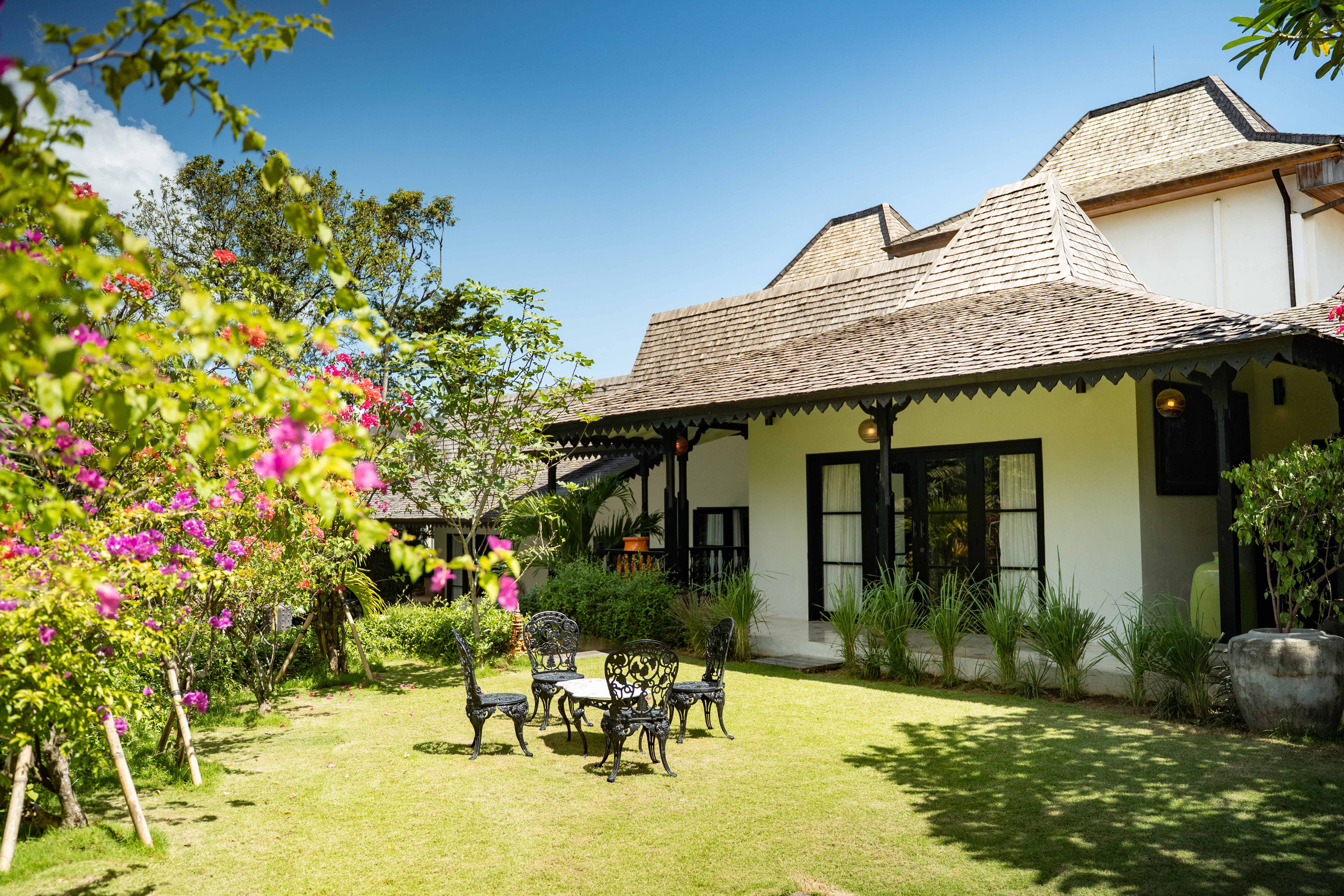 Modern 6BR Villa w/ Expansive Grounds, Mixed-Use Zoning & Fully Furnished, photo 8