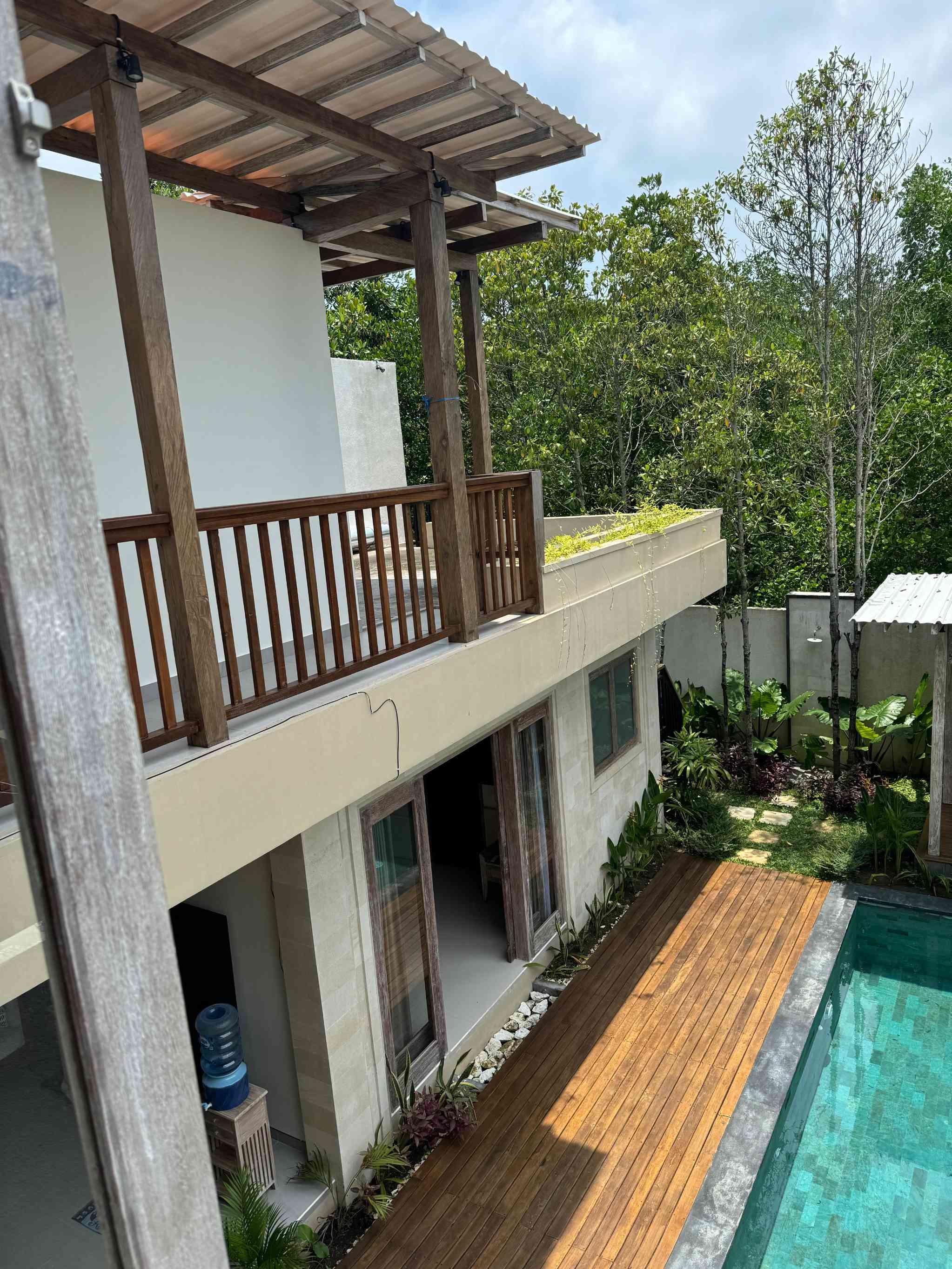 Modern 3BR Villa w/ Rooftop Patio and Private Pool, Beachfront Setting, photo 12