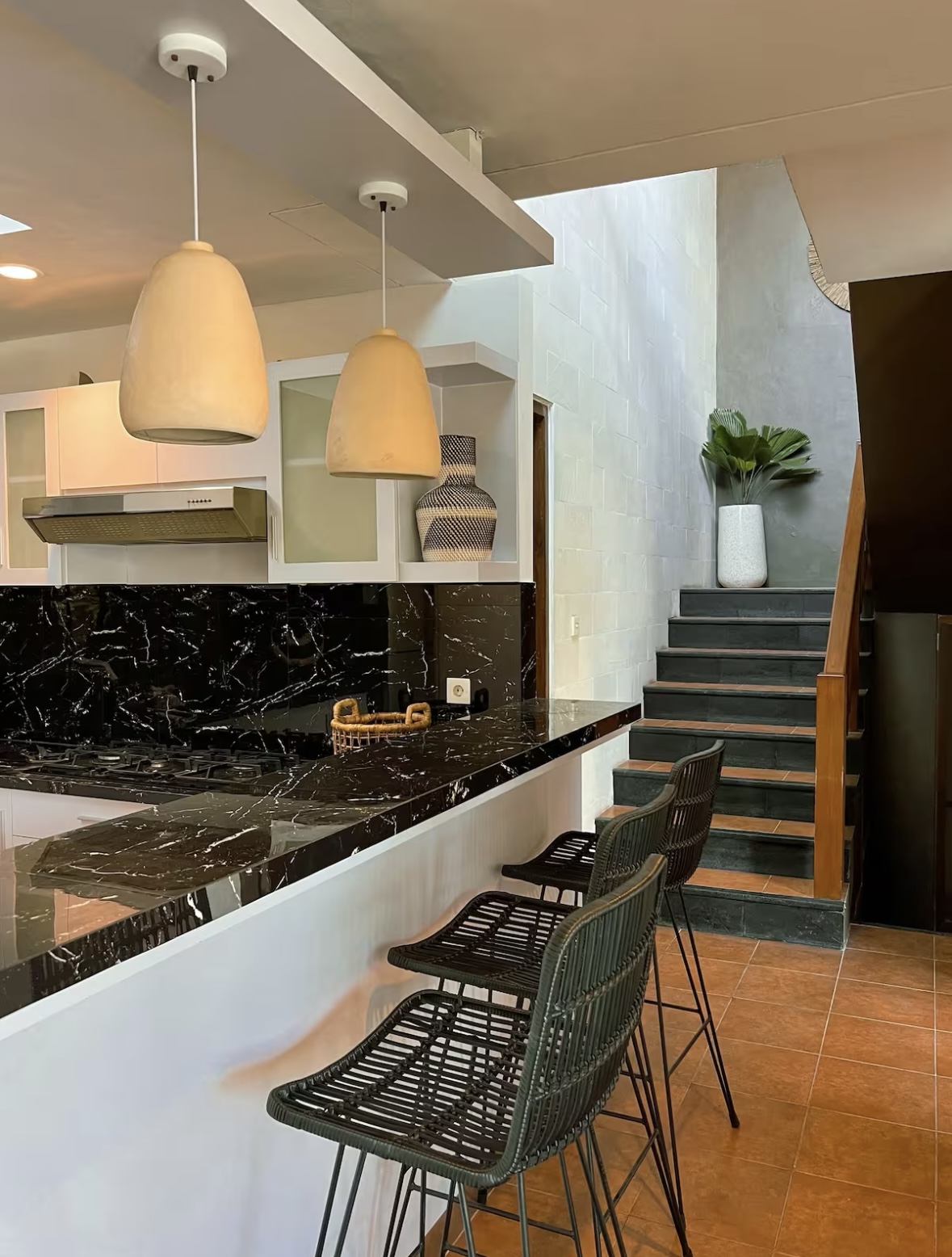 Modern 3BR Villa w/ Private Pool and Home Office, Beachside, photo 5