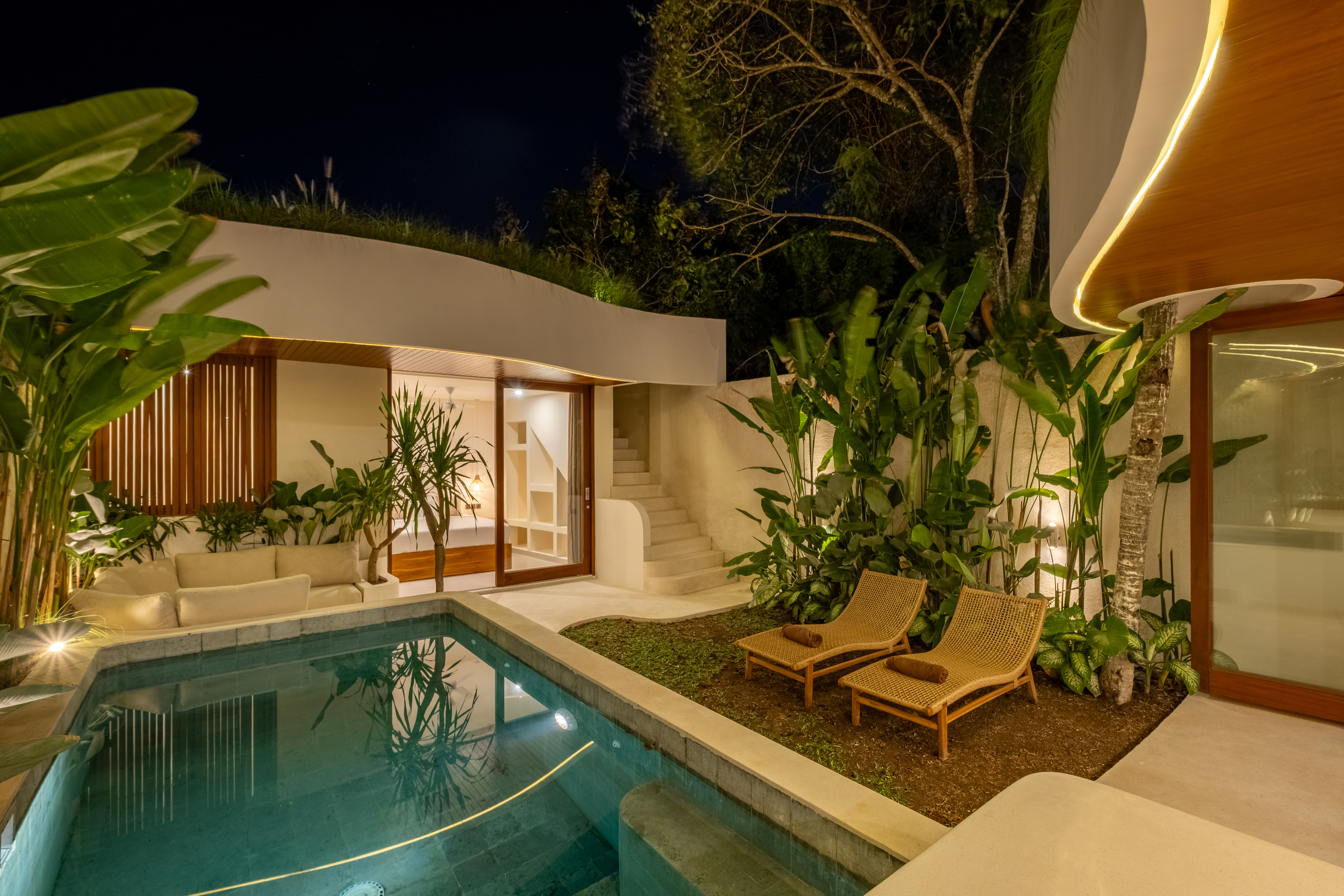 Modern 2BR Villa w/ Double Pool, Rooftop Plunge, and Ocean Views, photo 8