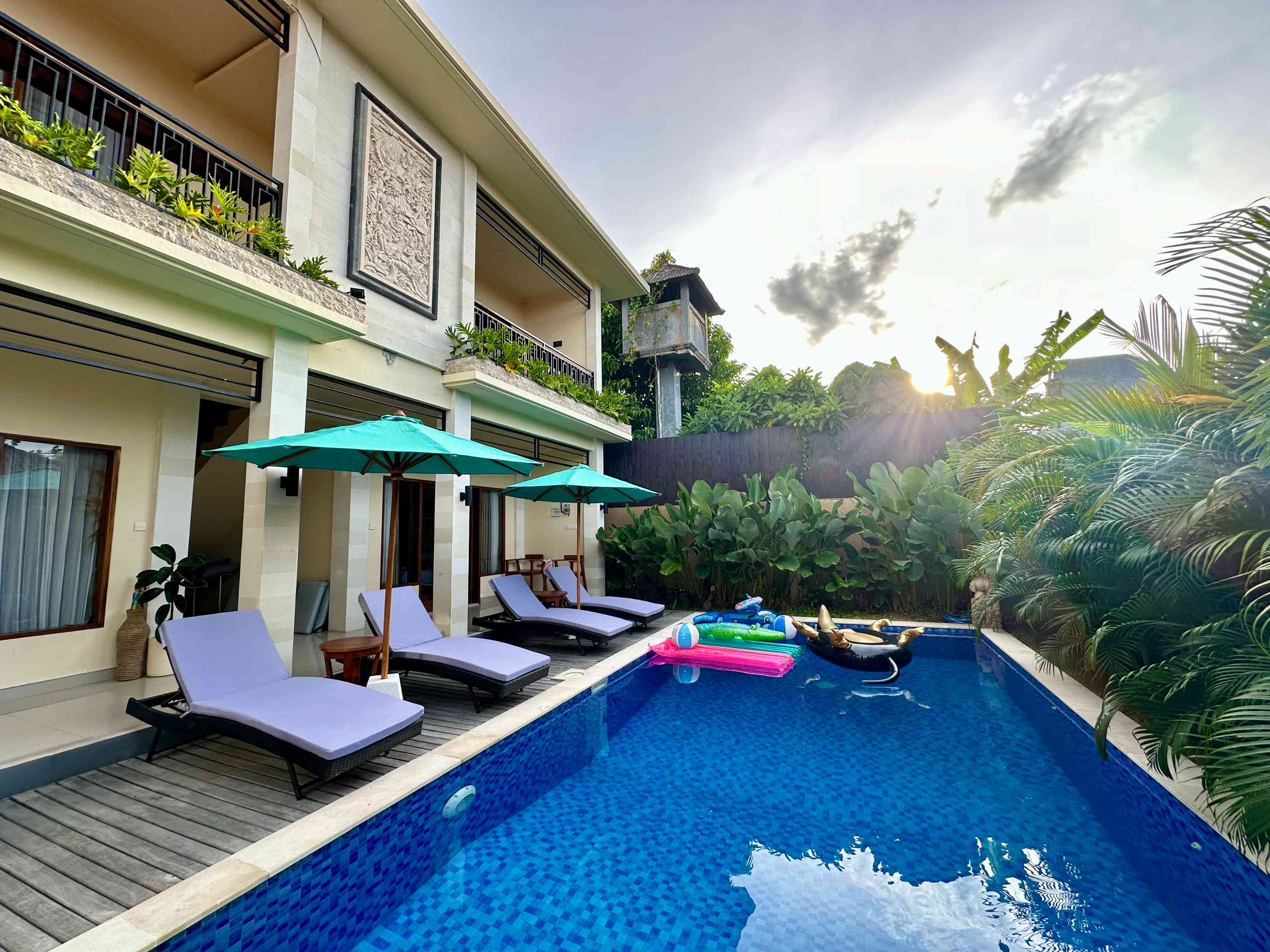 Spacious 4BR Villa w/ Private Pool and Sunset Views, Walkable to Cafés, photo 3