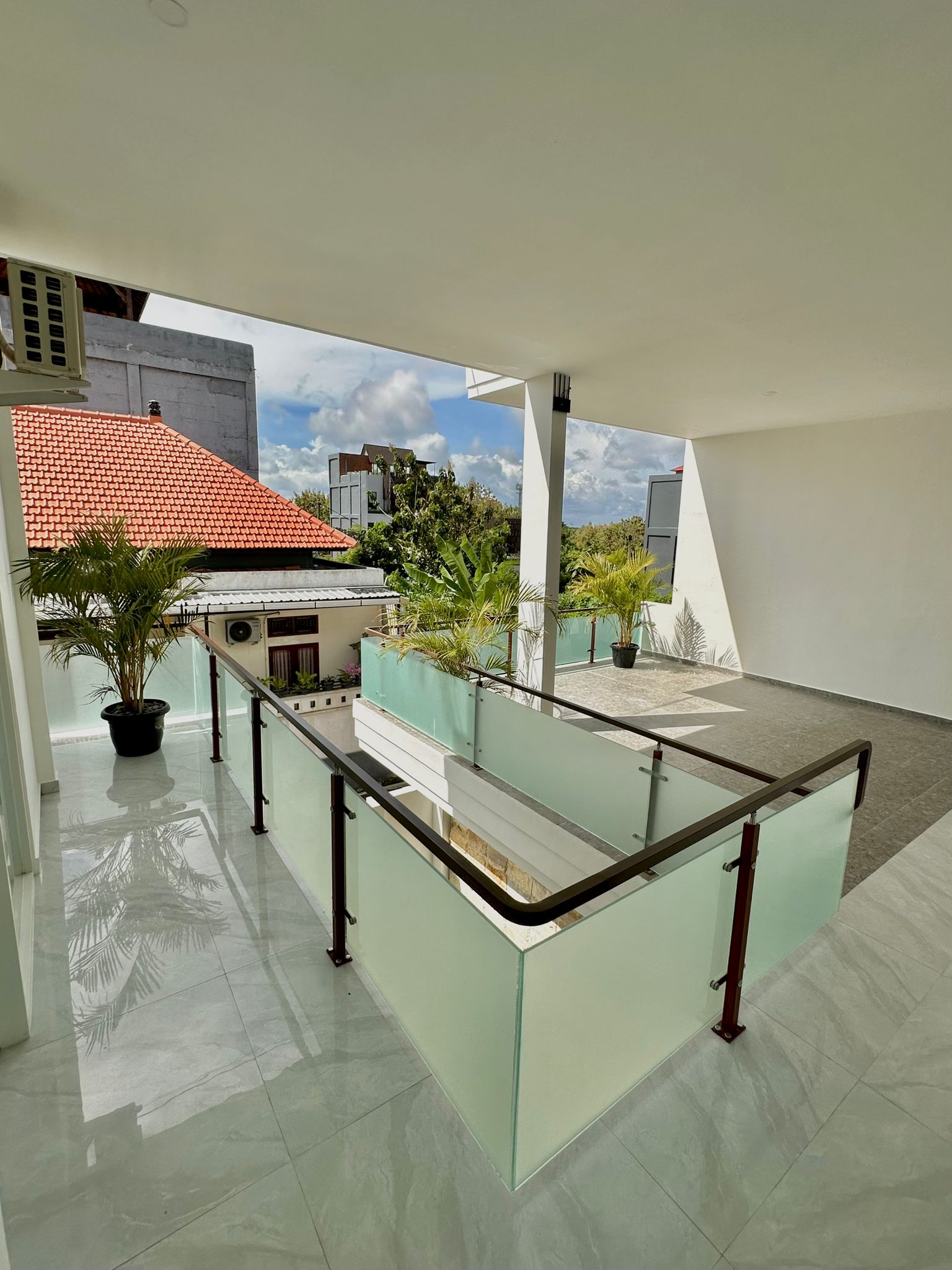 Elevated 4BR Villa w/ Rooftop Patio and Ocean Views, photo 7