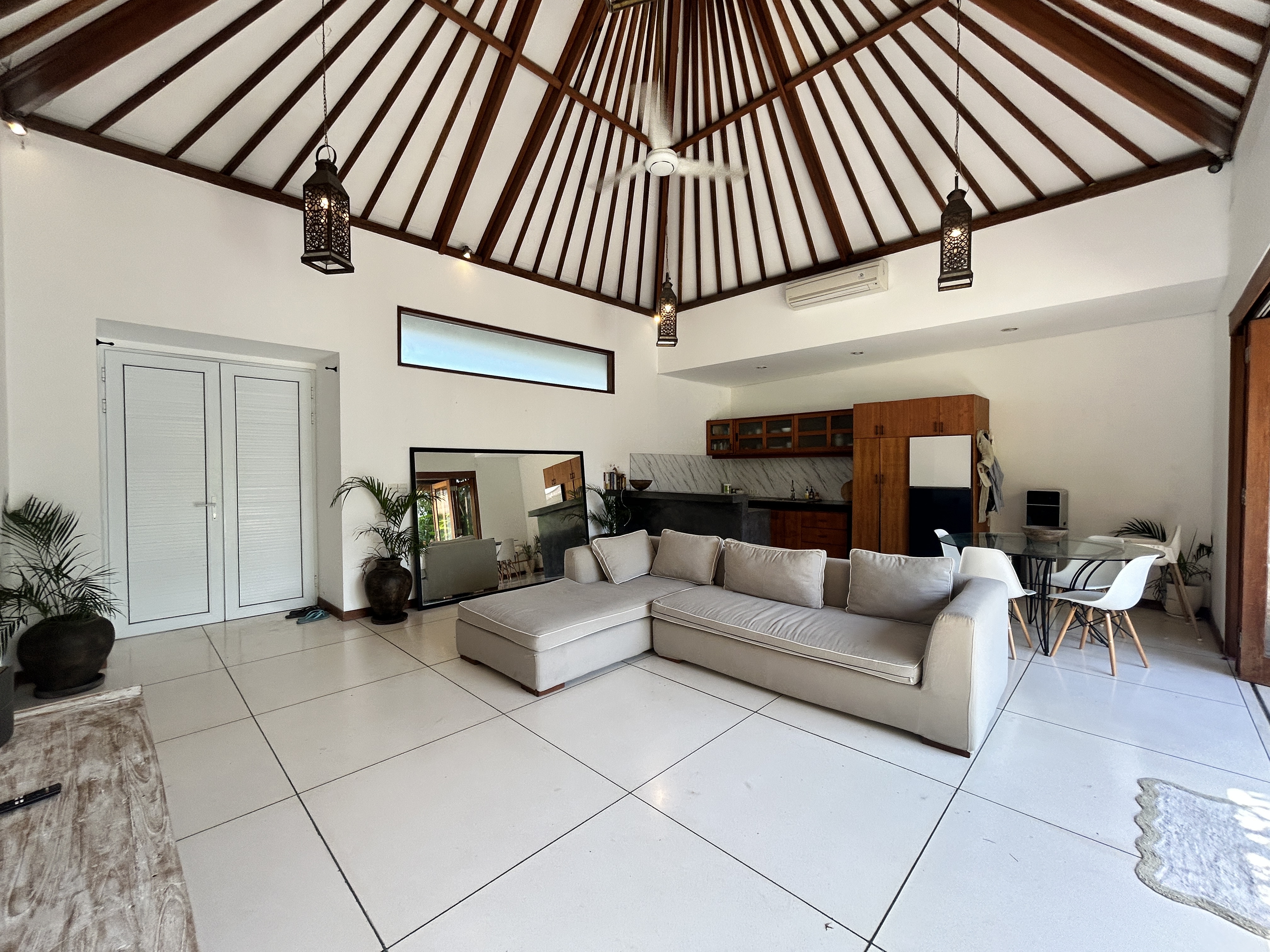 Breezy 3BR Villa w/ Private Pool, 1-Min Walk to Beach, photo 6