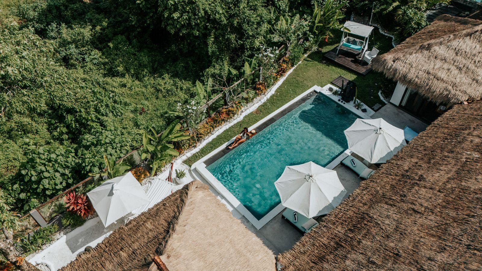 Spacious 4BR Villa w/ Pool and Jungle Views, Quiet Lane, photo 10