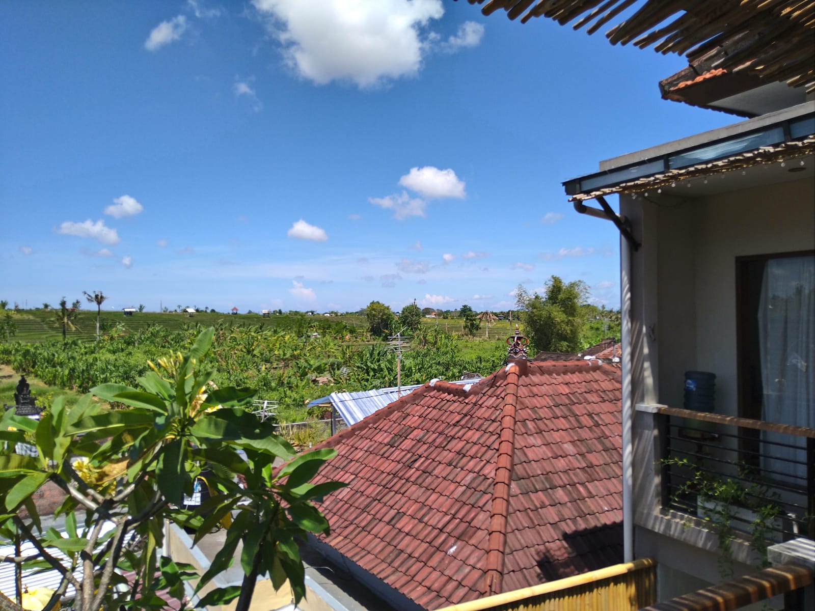 Modern 3BR Villa w/ Rice Field Views and Rooftop, Walkable to Cafés, photo 2