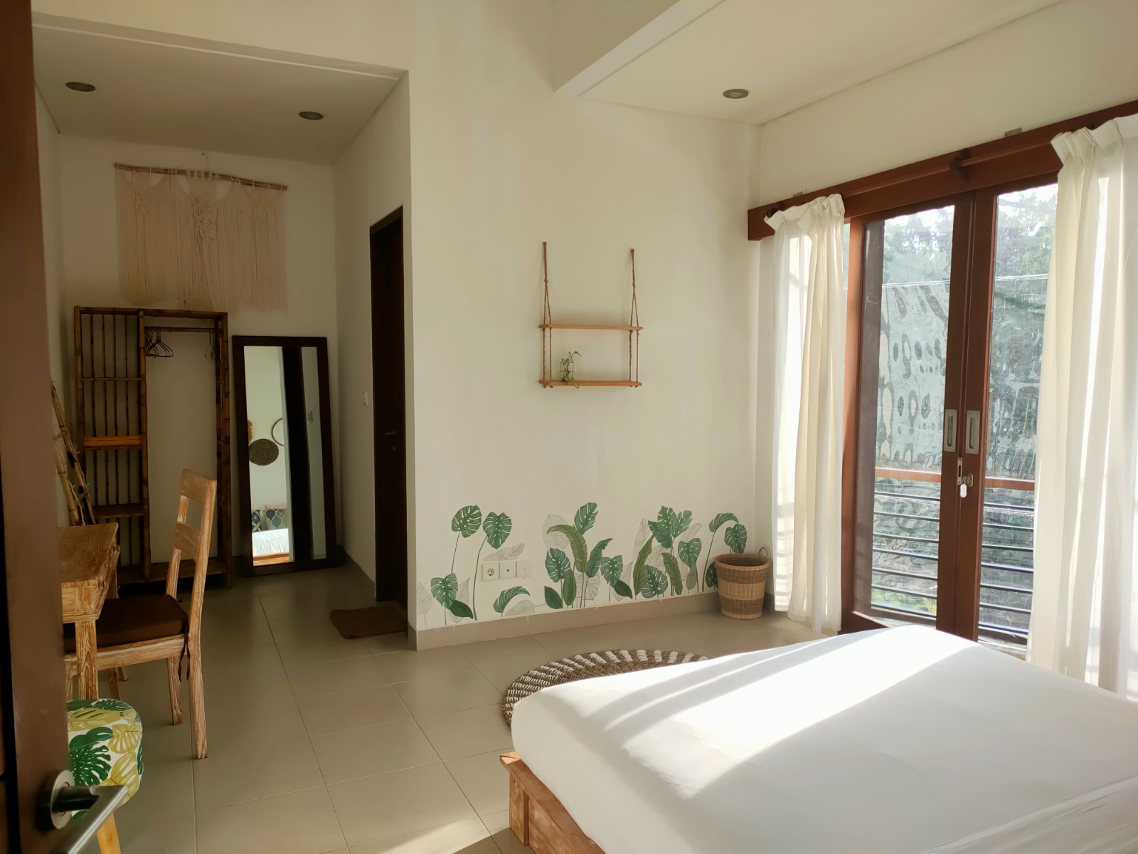Modern 3BR Villa w/ Rice Field Views and Rooftop, Walkable to Cafés, photo 16
