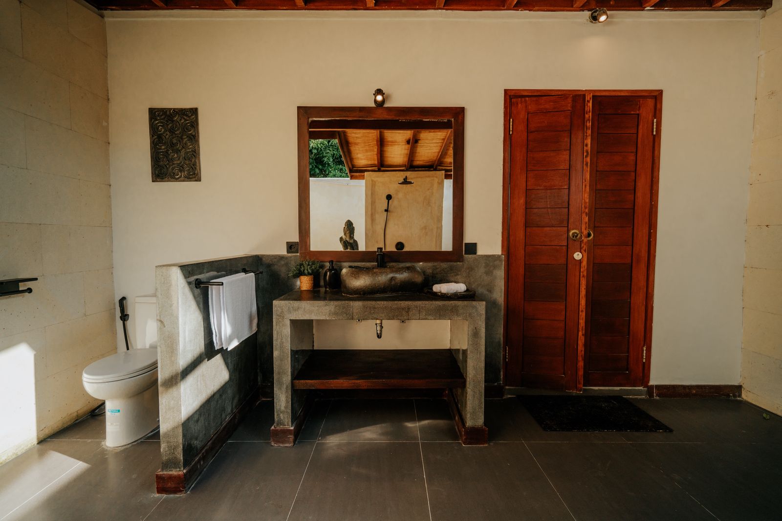 Spacious 4BR Villa w/ Pool and Jungle Views, Quiet Lane, photo 32