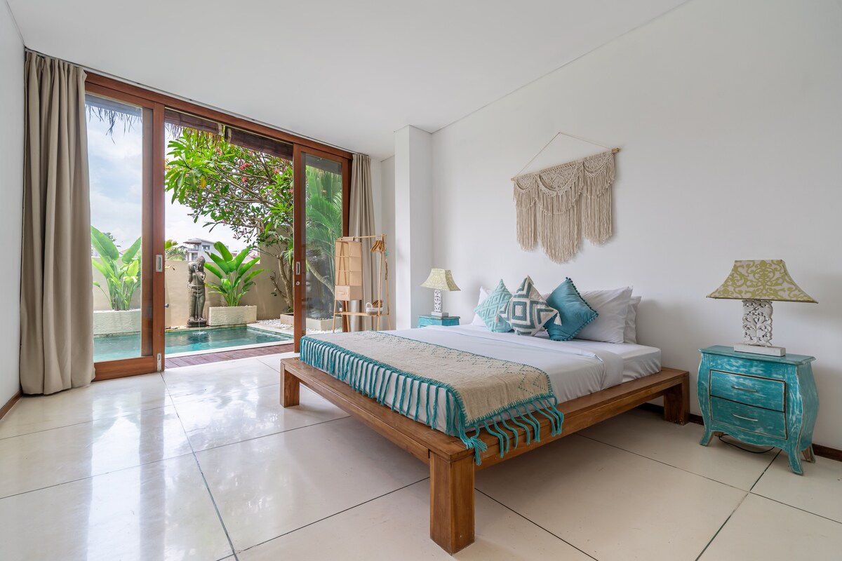 Beachside 13BR Villa Complex w/ 4 Private Pools, Rooftop Sea Views, and Staff Quarters, photo 39