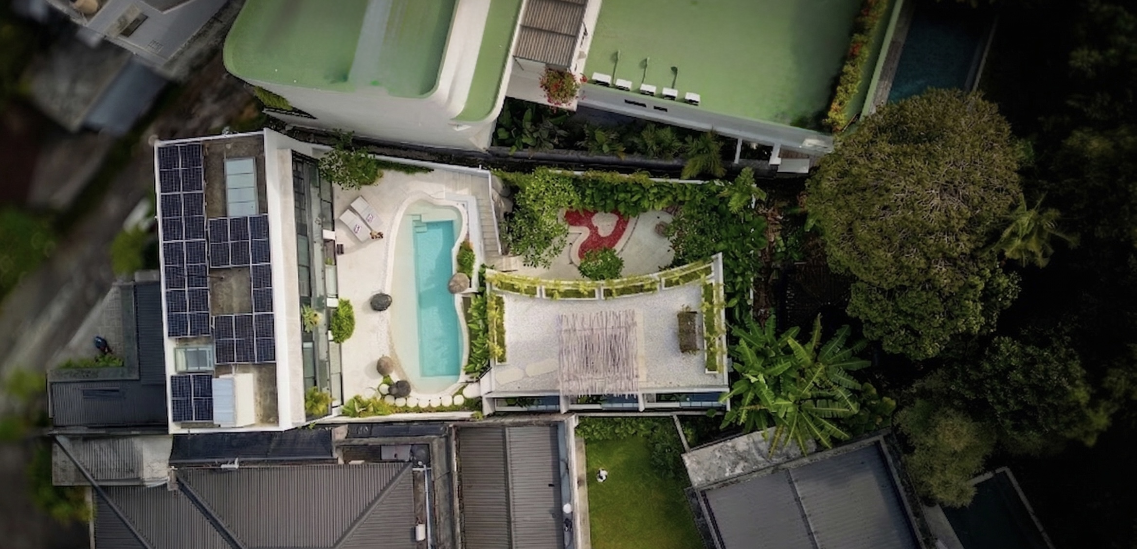 Luxury 6BR Eco Estate w/ 15m Infinity Pool, Solar Power, and Jacuzzi, photo 17