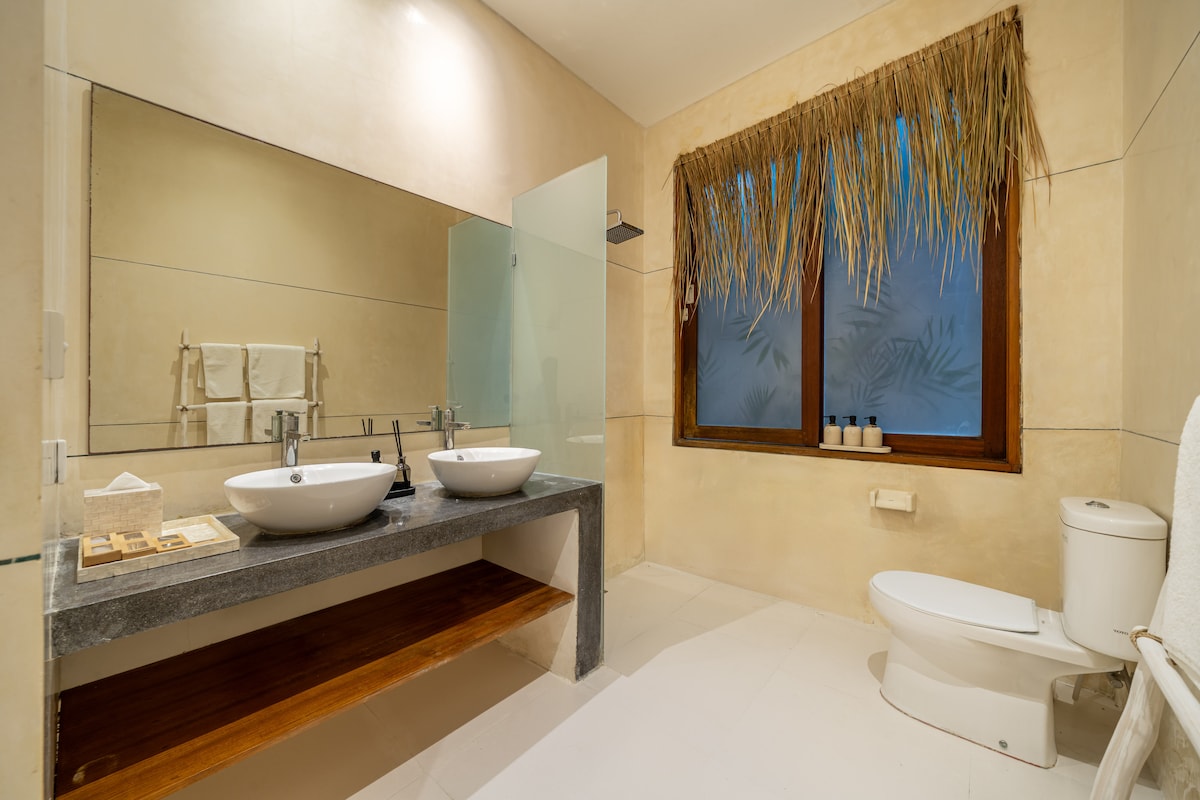 Beachside 13BR Villa Complex w/ 4 Private Pools, Rooftop Sea Views, and Staff Quarters, photo 44