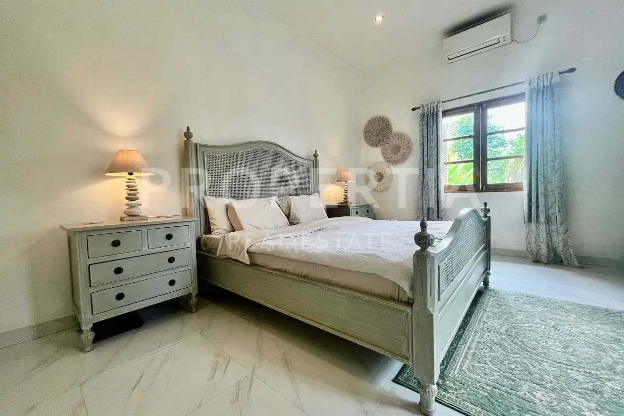 Elegant Contemporary Colonial Villa in Babakan, photo 12