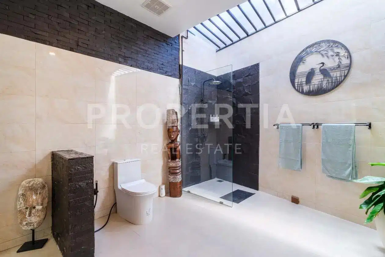READY TO MOVE IN CHARMING TROPICAL VILLA IN KEROBOKAN, photo 14
