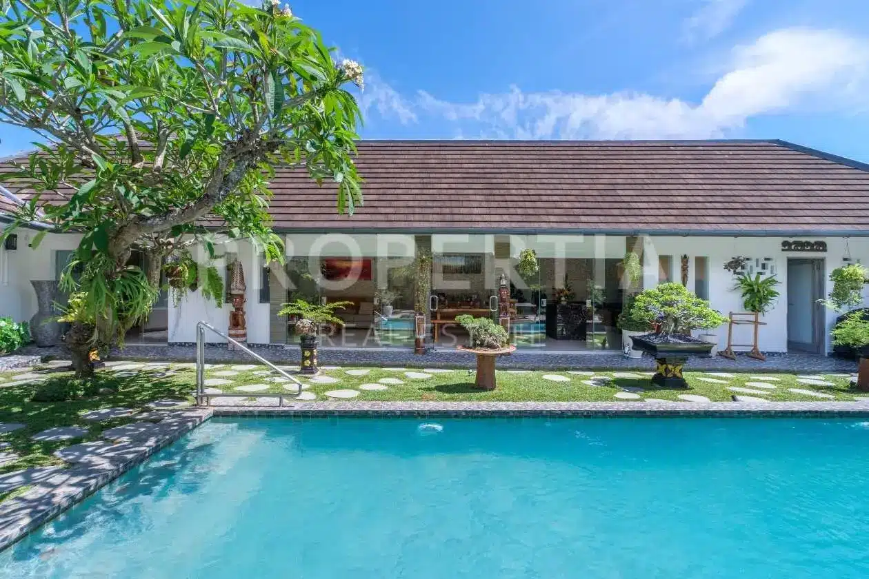 READY TO MOVE IN CHARMING TROPICAL VILLA IN KEROBOKAN, photo 2