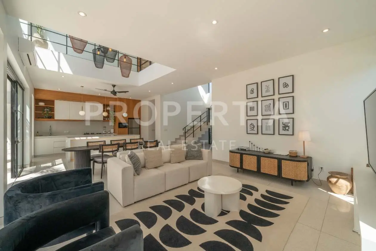 LUXURIOUS MOVE-IN READY FOUR-BEDROOM VILLA IN BERAWA, photo 2