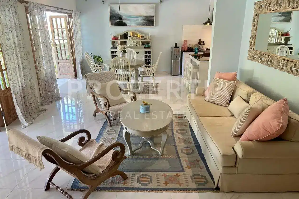 Elegant Contemporary Colonial Villa in Babakan, photo 6