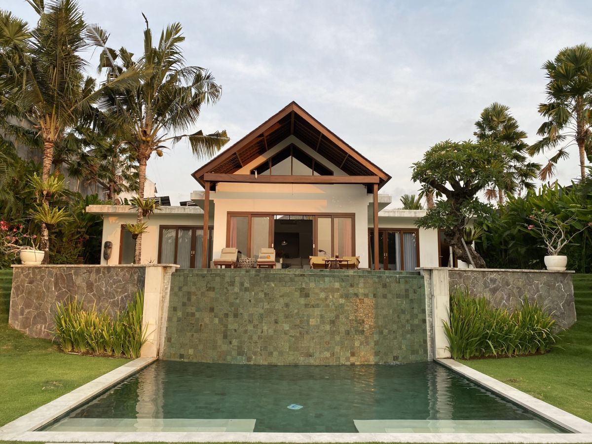 4 Bedrooms Villa Tanpa Nama