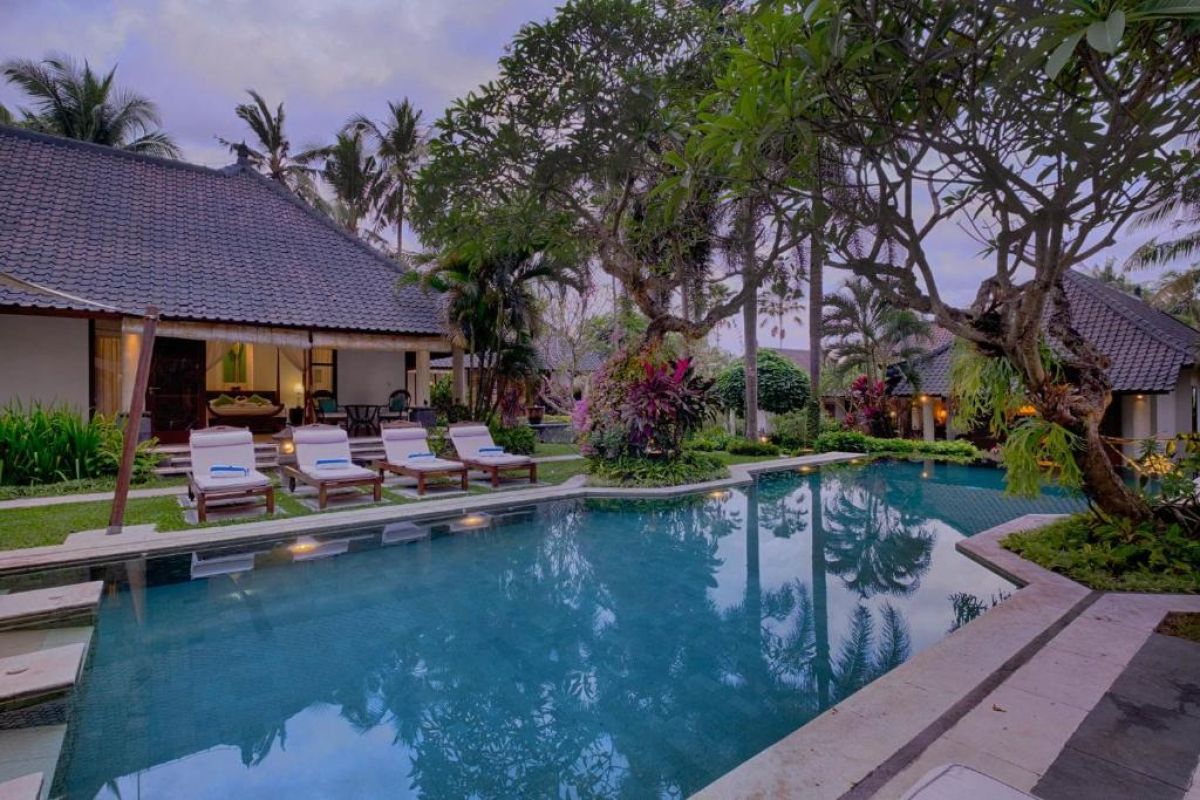 Kutus Kutus Saba - Five Bedrooms Pool Villa Beachfront