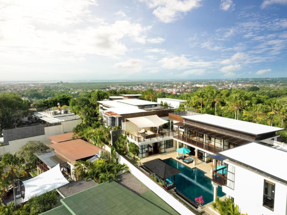 5 Bedrooms Villa Jamalu