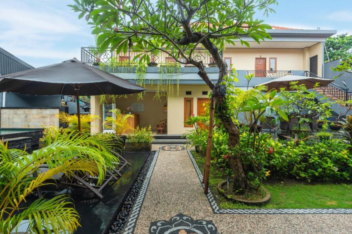 Triple Room Liliy Guest House Legian 