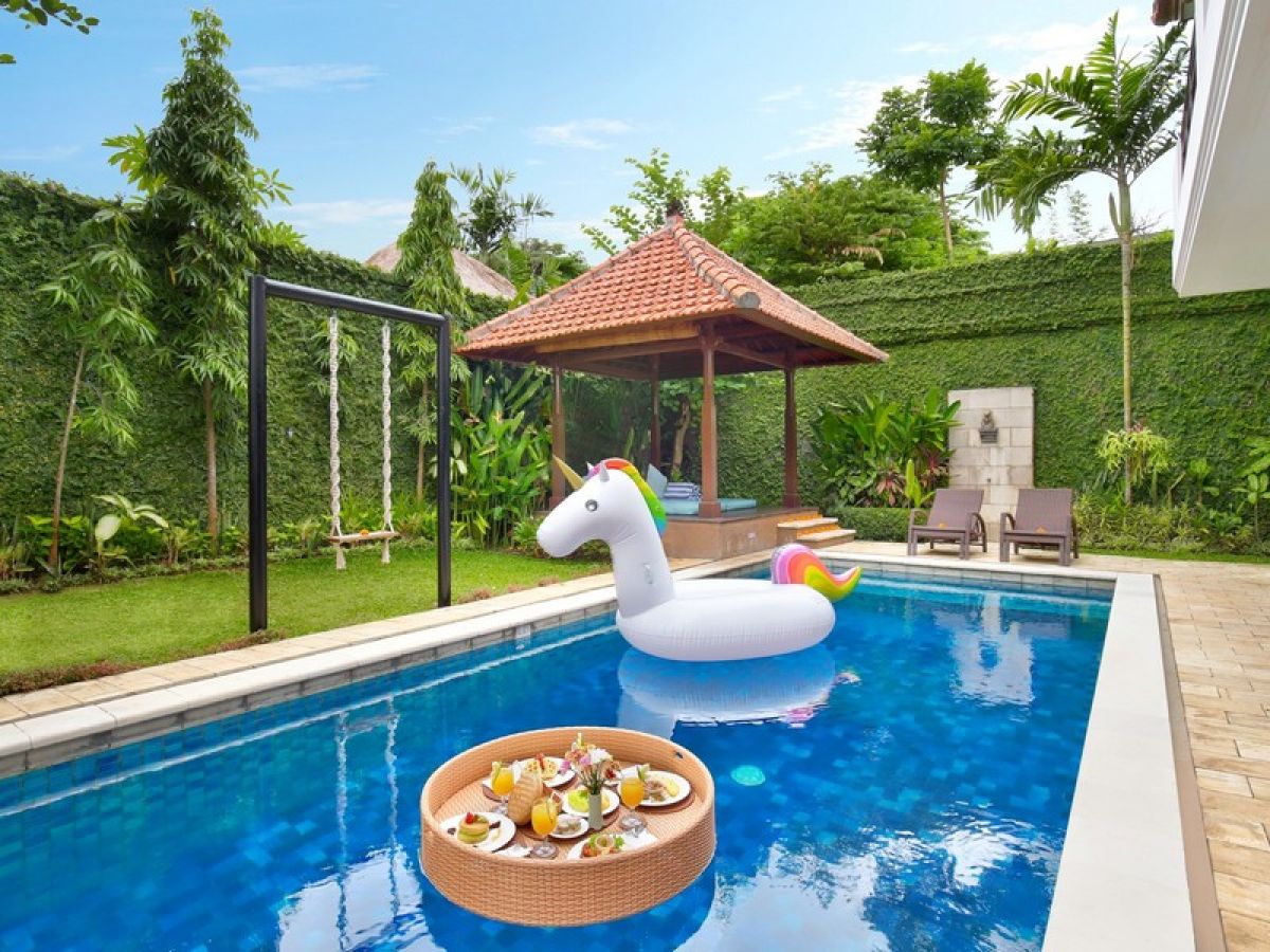 Royal Three Bedroom Villa Kecapi with Private Pool and Bathtub 