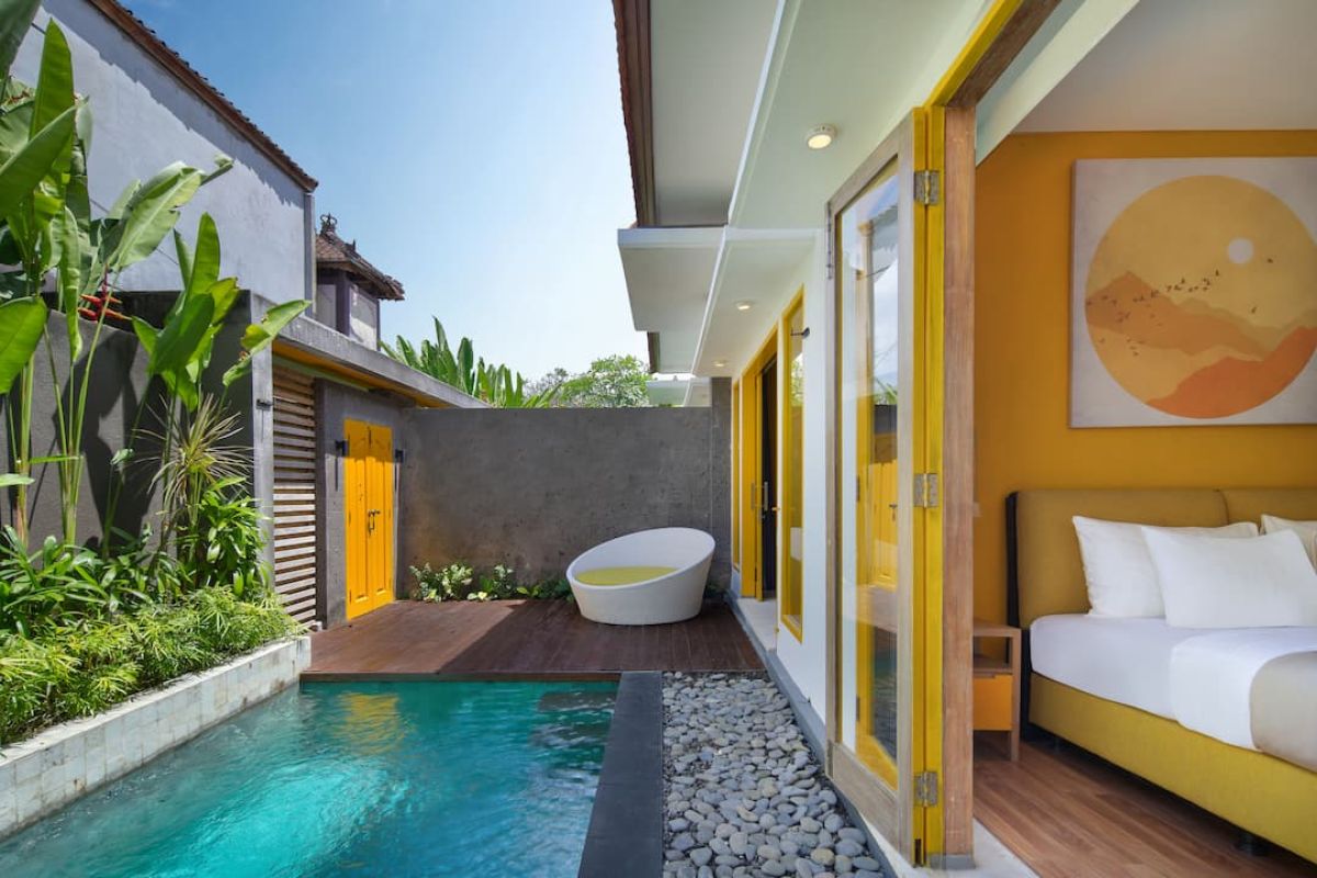 Royal Two Bedroom Villa La Mira Waterslide Villa with Private Pool and Bathtub