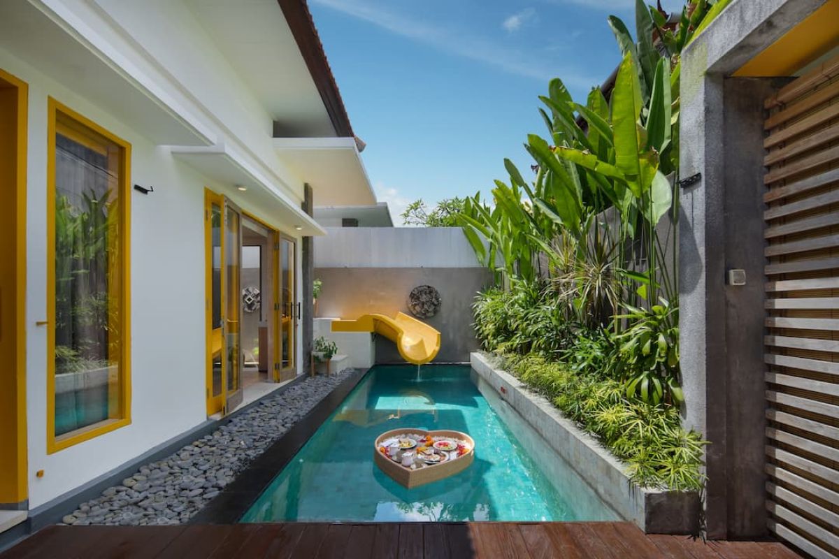 Royal Two Bedroom Villa La Mira Waterslide Villa with Private Pool and Bathtub