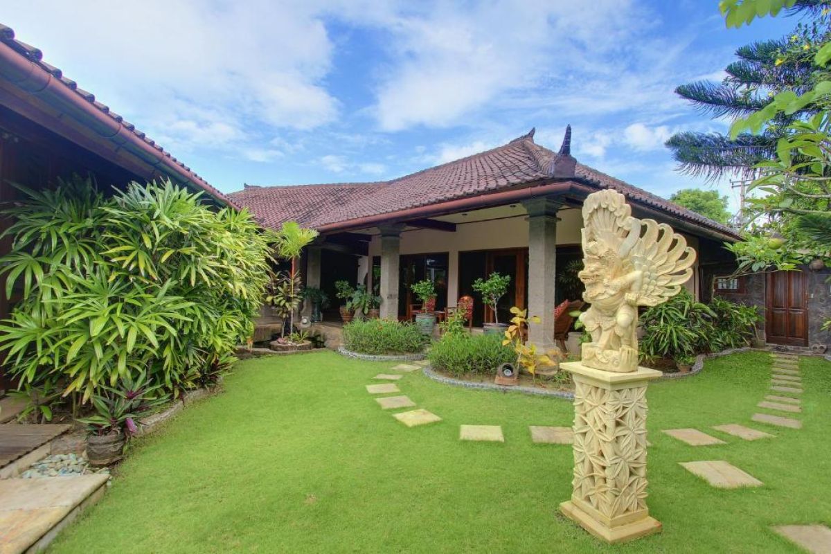 4 BR Senyum Villa 