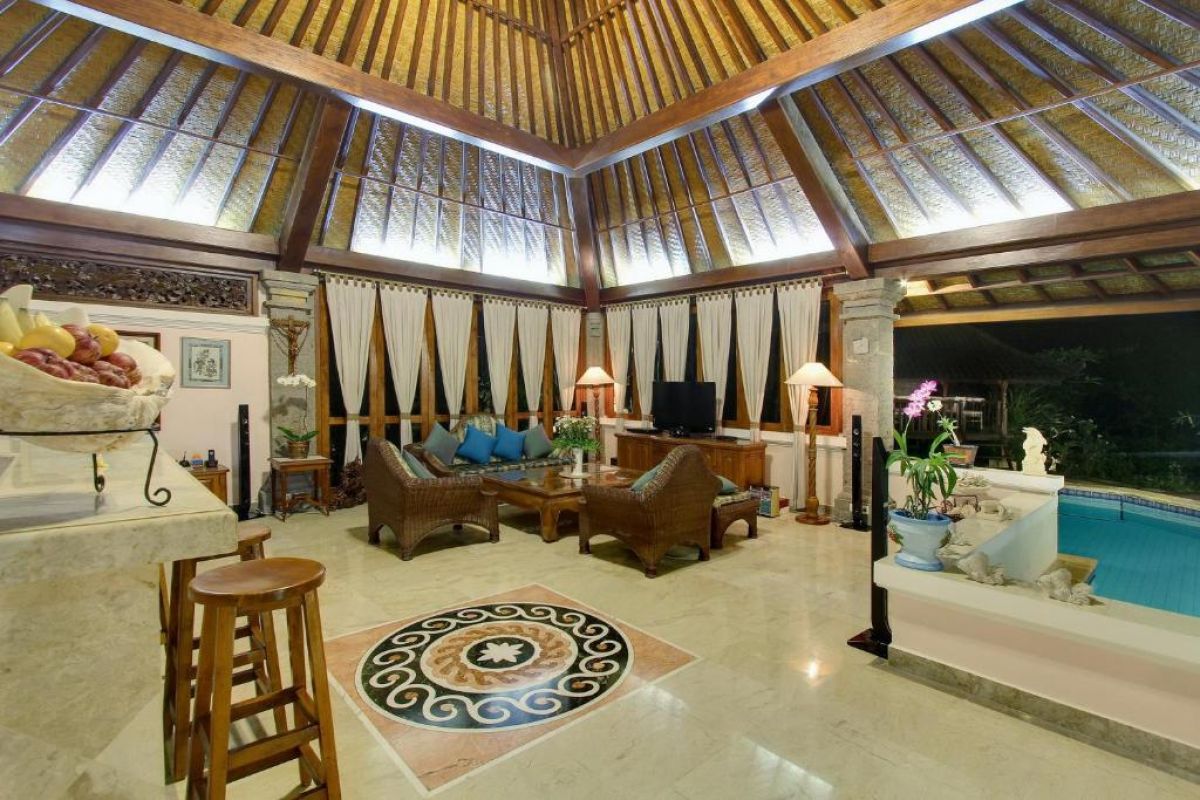 4 BR Senyum Villa 