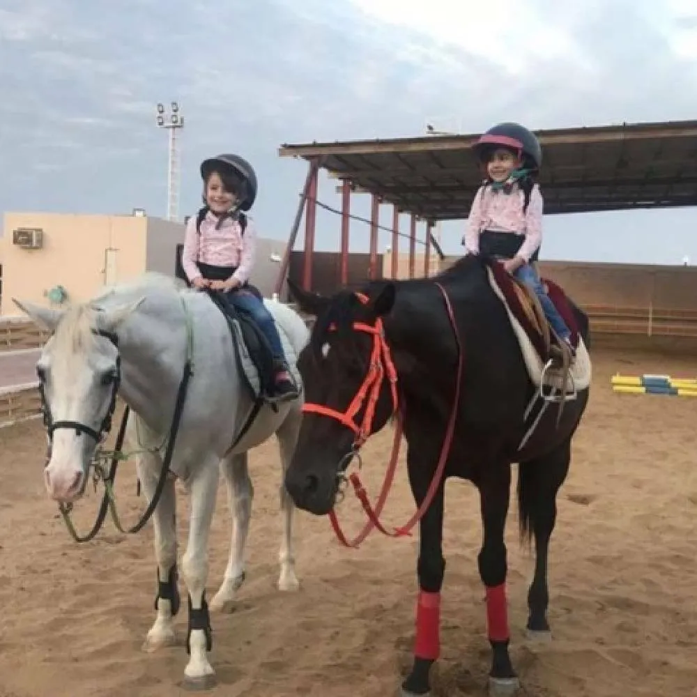 نادي مهرة لفروسية السيدات 2