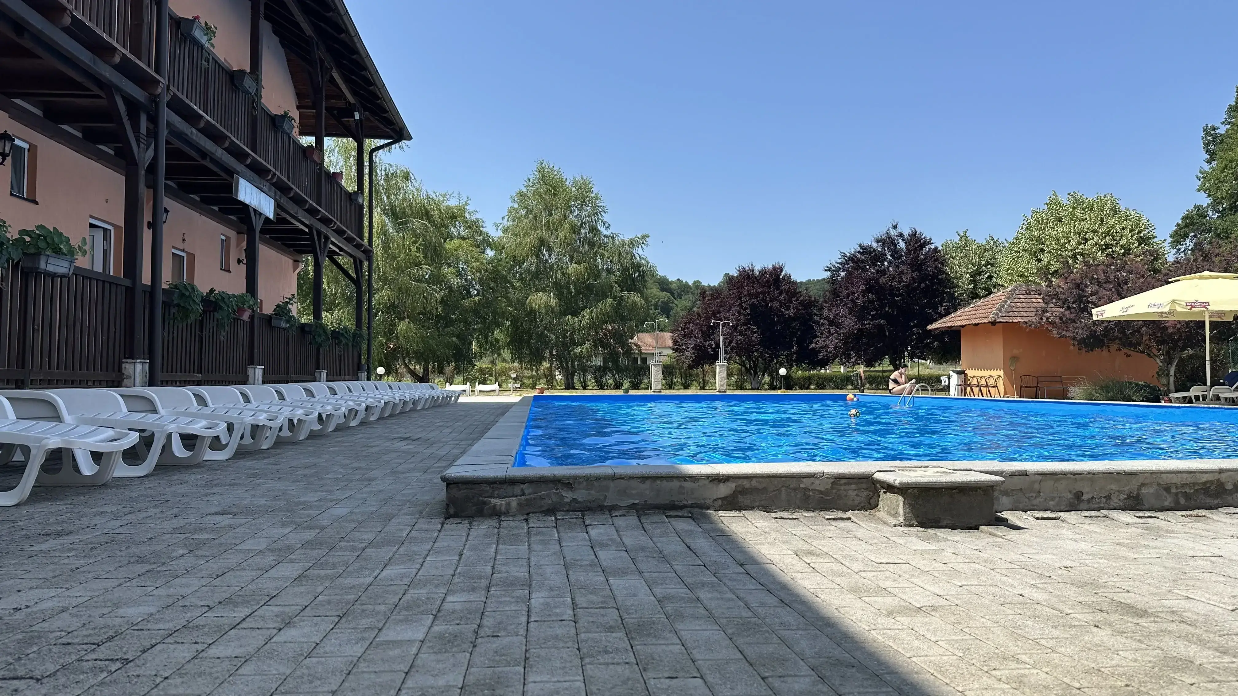 Galerija objekta i dvorišta - Slika 1