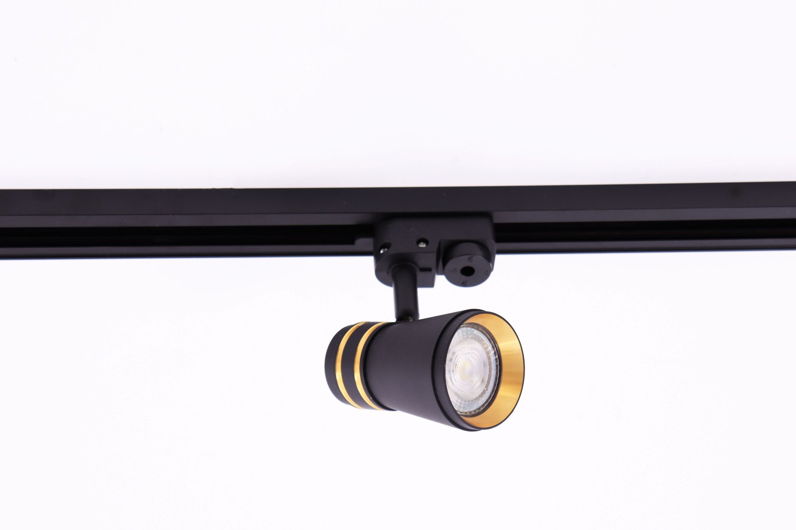 Railsysteem 2 meter - 4 spots goud zwart 50140 Railsysteem 2 meter - 4 spots goud zwart 50140