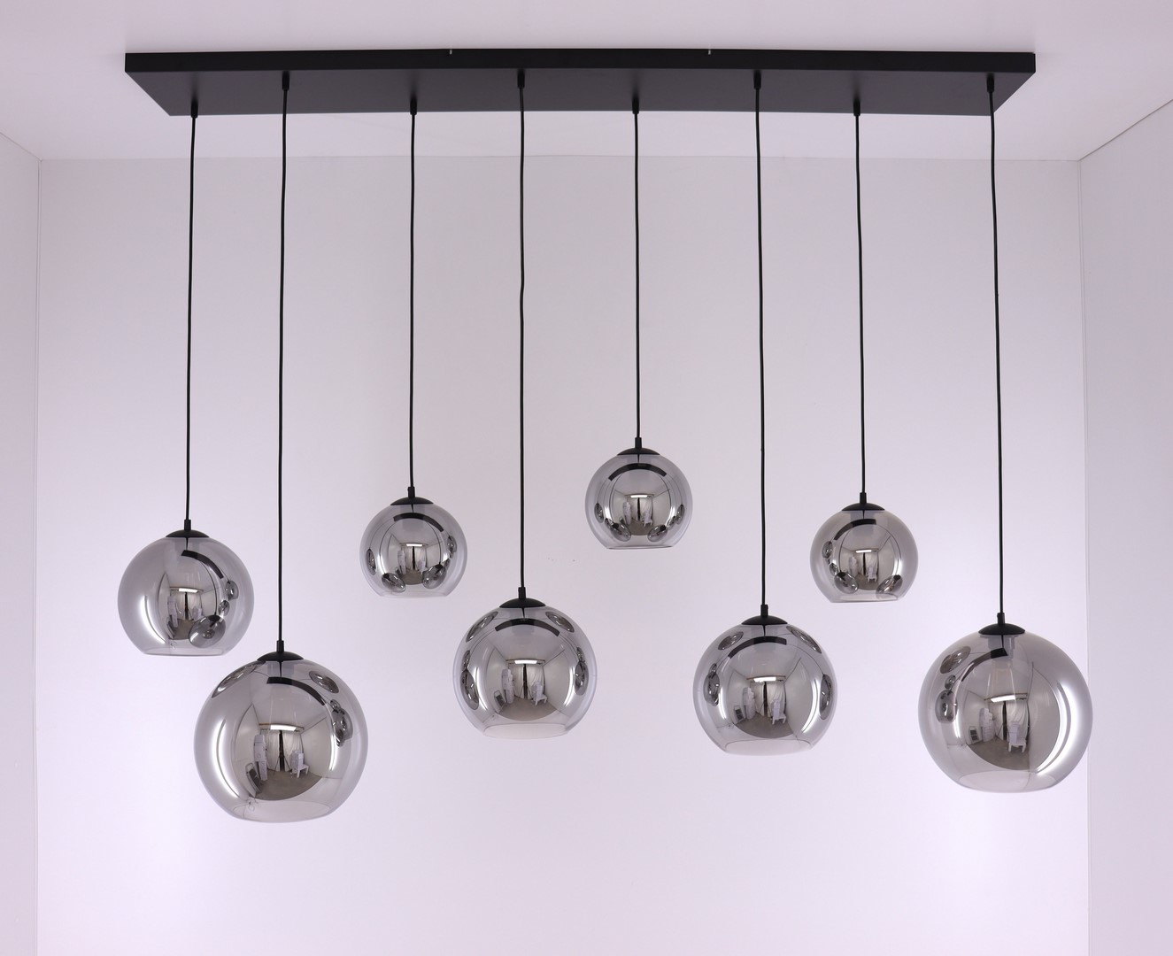 EEF Hanglamp 8-lichts bollen rookglas - 165cm 50123 EEF Hanglamp 8-lichts bollen rookglas - 165cm 50123