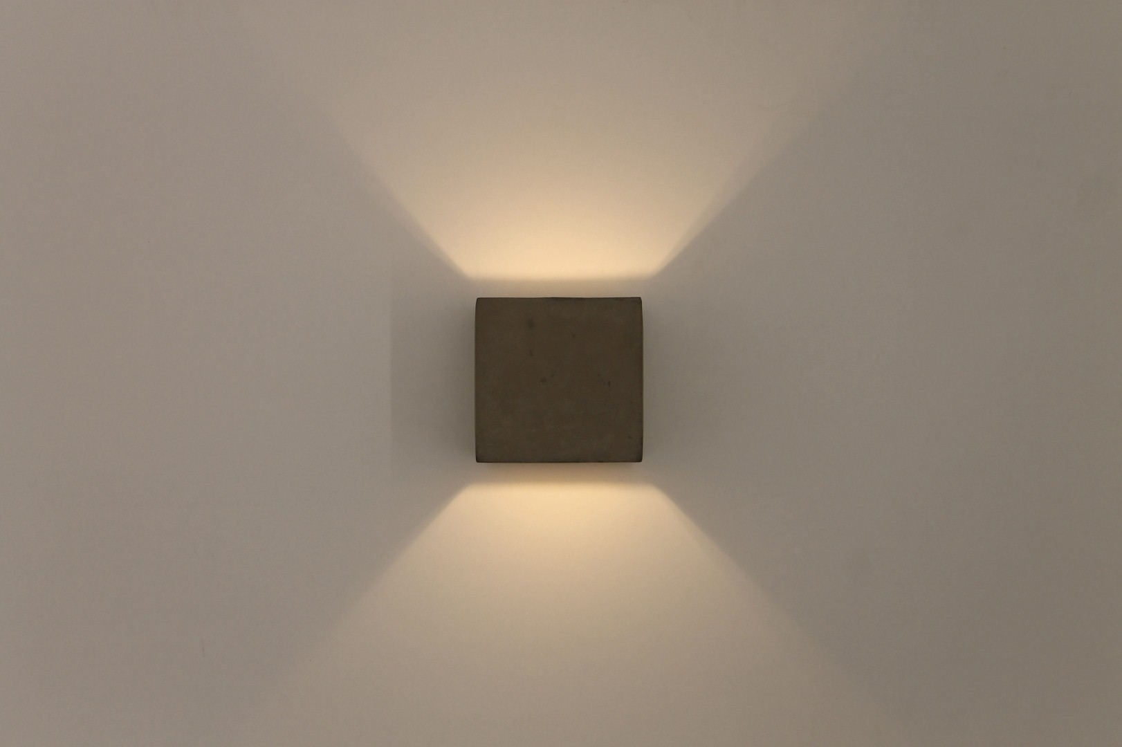 Wandlamp LED beton up / down vierkant 39570 Wandlamp LED beton up / down vierkant 39570