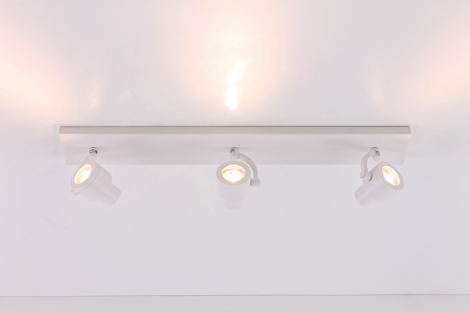 Opbouwspot wit 3-lichts 38671 Opbouwspot wit 3-lichts 38671