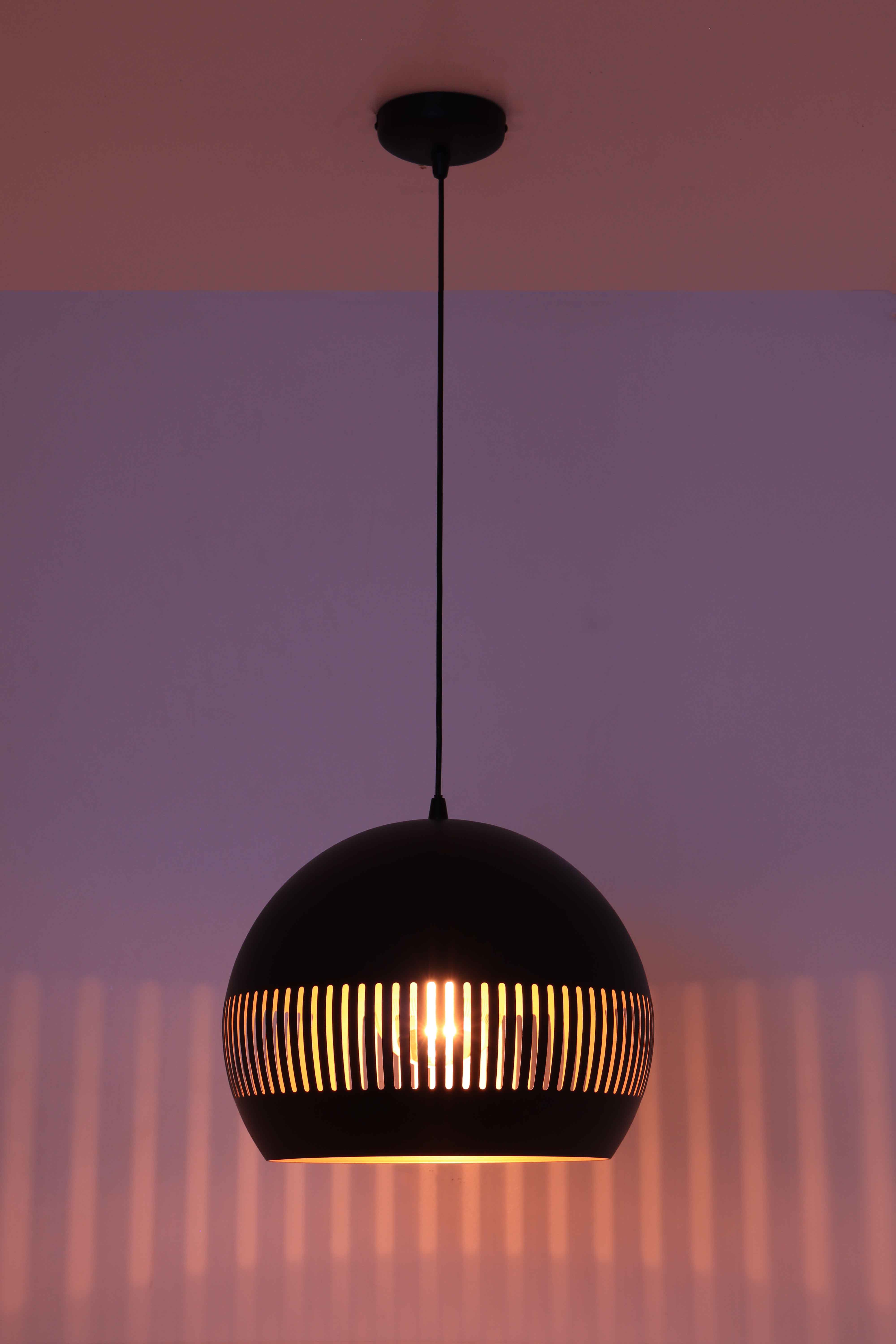 Hanglamp zwart met gouden binnenkant - 40cm 44594 Hanglamp zwart met gouden binnenkant - 40cm 44594