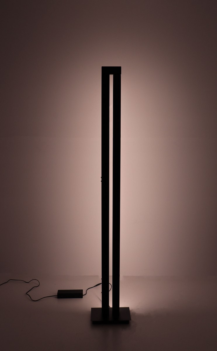 Strakke zwarte design vloerlamp - dim to warm 43621 Strakke zwarte design vloerlamp - dim to warm 43621