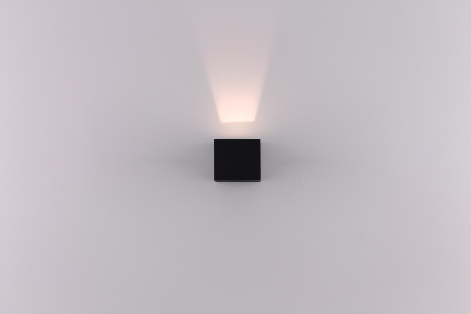 Buiten wandlamp LED zwart up / down vierkant 41297 Buiten wandlamp LED zwart up / down vierkant 41297