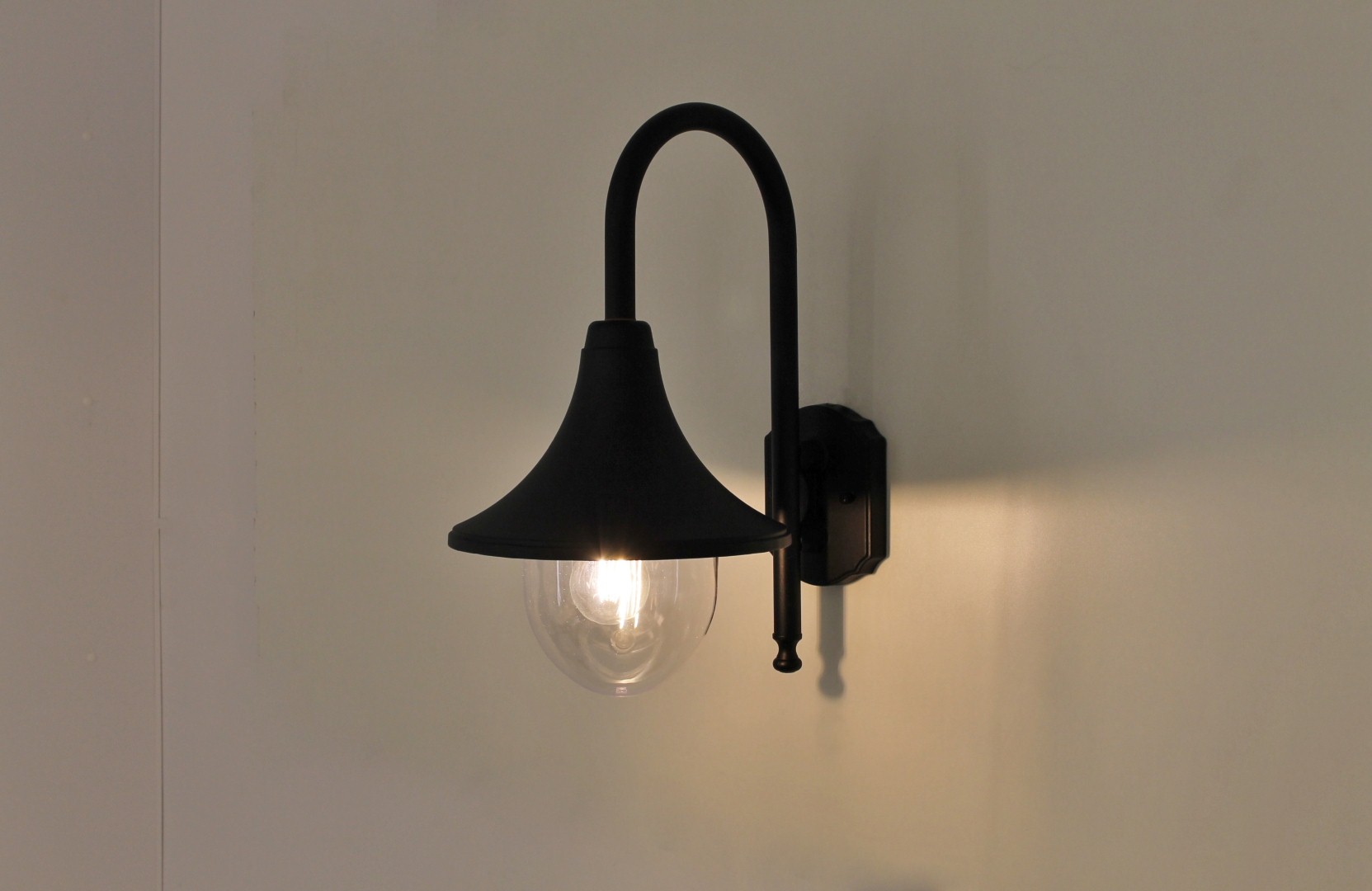 Buiten wandlamp zwart neerwaarts 35320 Buiten wandlamp zwart neerwaarts 35320