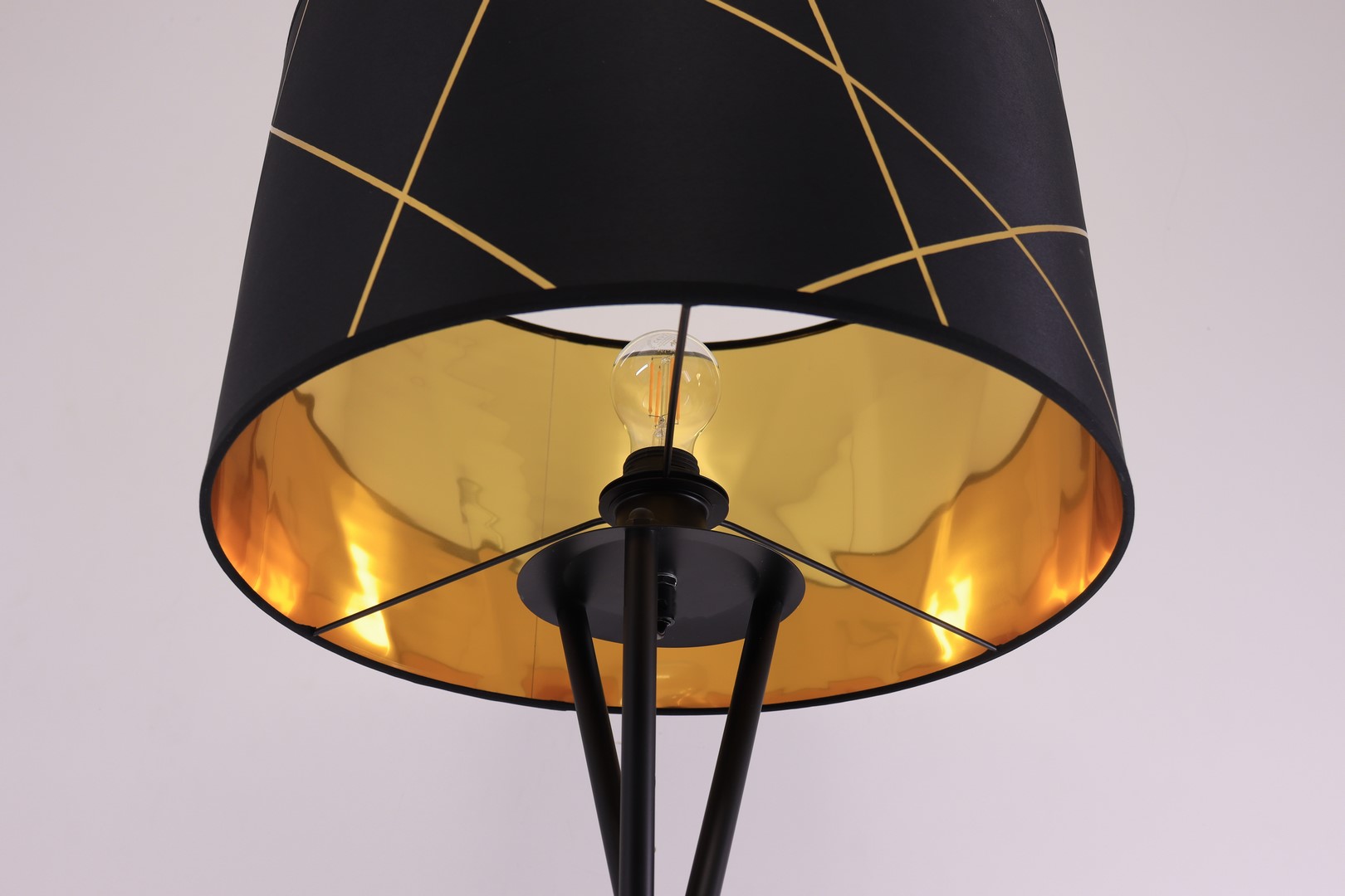 motto Overtreffen Narabar Vloerlamp 3poot | zwart goud stof kap | 158cm hoog