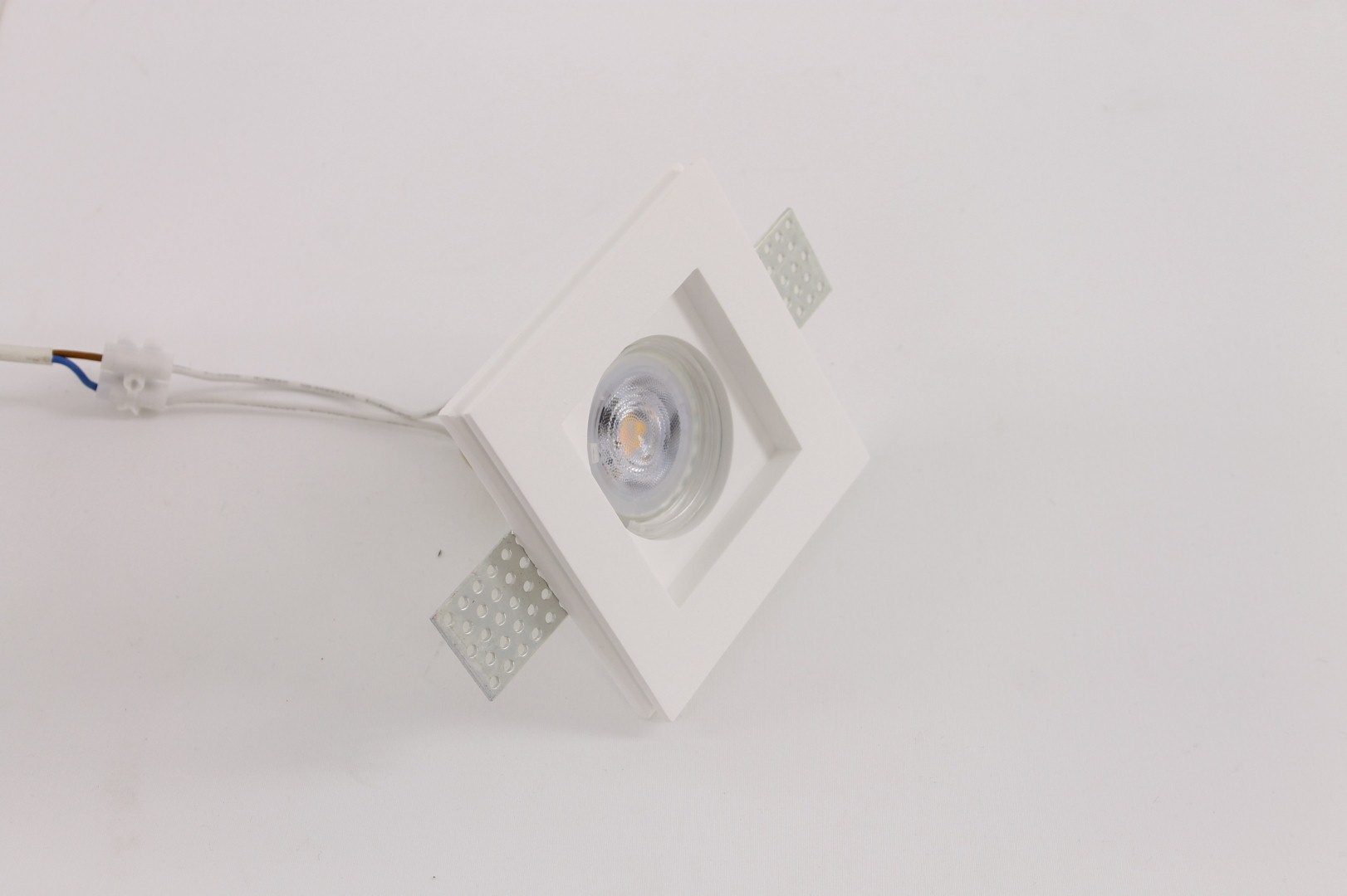 Trimless inbouwspot wit vierkant 6x6 cm binnenmaat 41824 Trimless inbouwspot wit vierkant 6x6 cm binnenmaat 41824