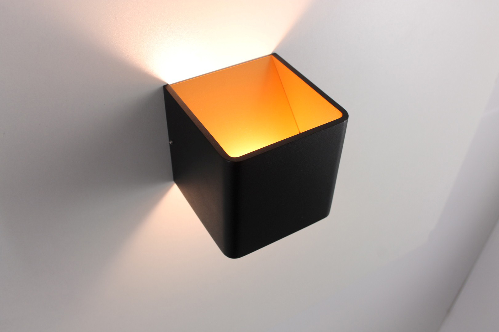 Wandlamp up en down LED |zwart met goud 41515 Wandlamp up en down LED |zwart met goud 41515