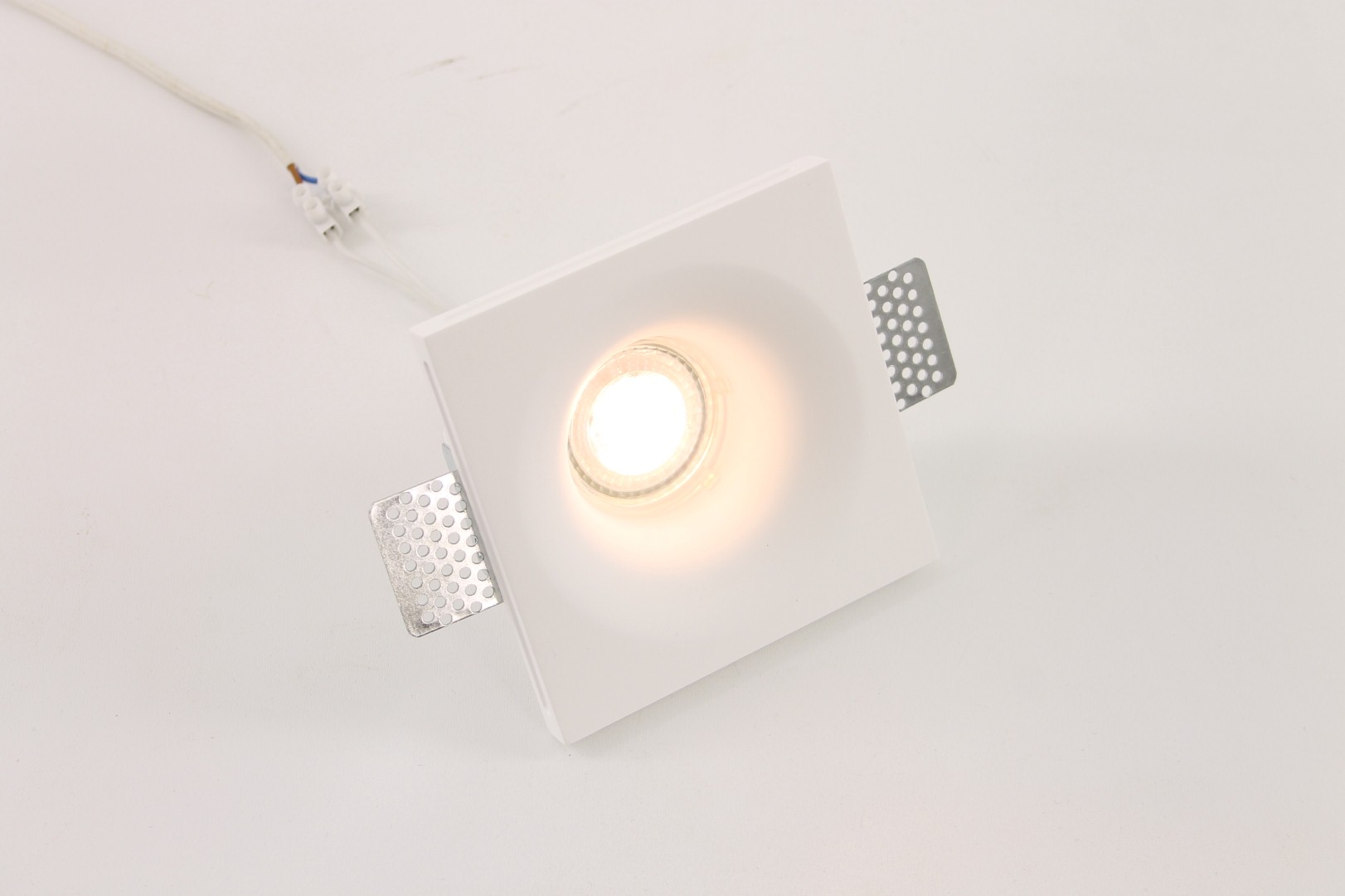 Trimless inbouwspot rond wit 10 cm diameter binnenmaat 41838 Trimless inbouwspot rond wit 10 cm diameter binnenmaat 41838