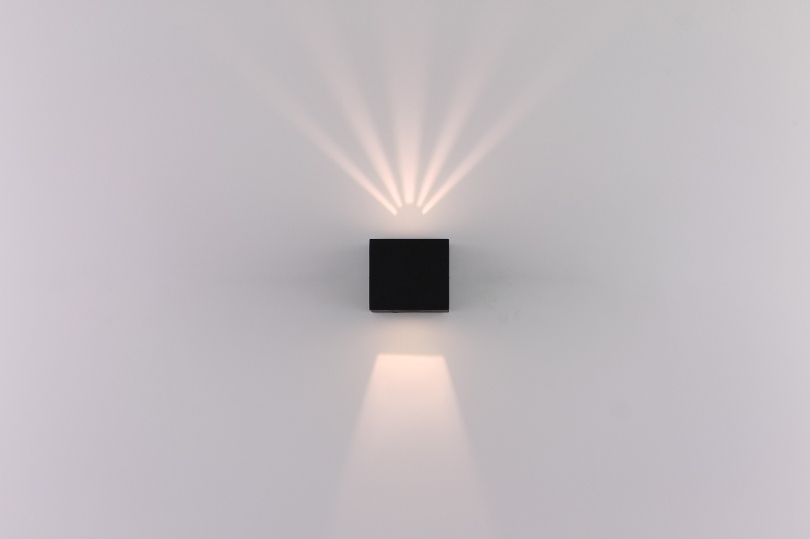 Buiten wandlamp LED zwart up / down vierkant 41297 Buiten wandlamp LED zwart up / down vierkant 41297