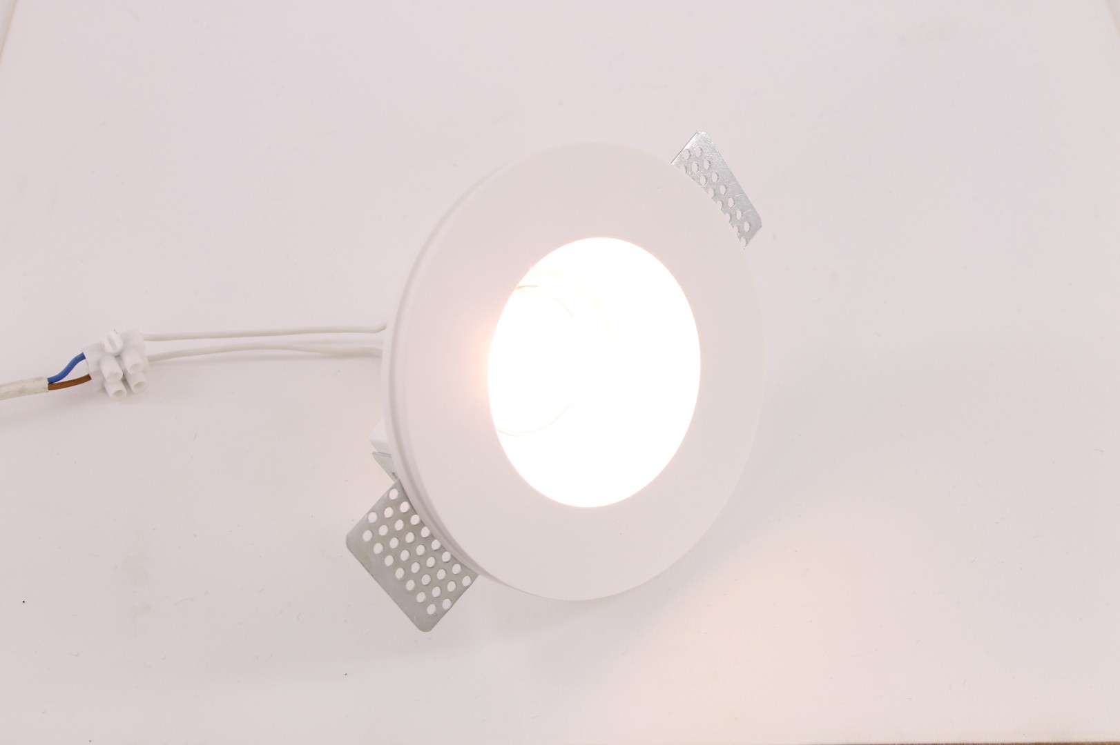 Trimless inbouwspot rond wit 7,6 cm diameter binnenmaat 41828 Trimless inbouwspot rond wit 7,6 cm diameter binnenmaat 41828