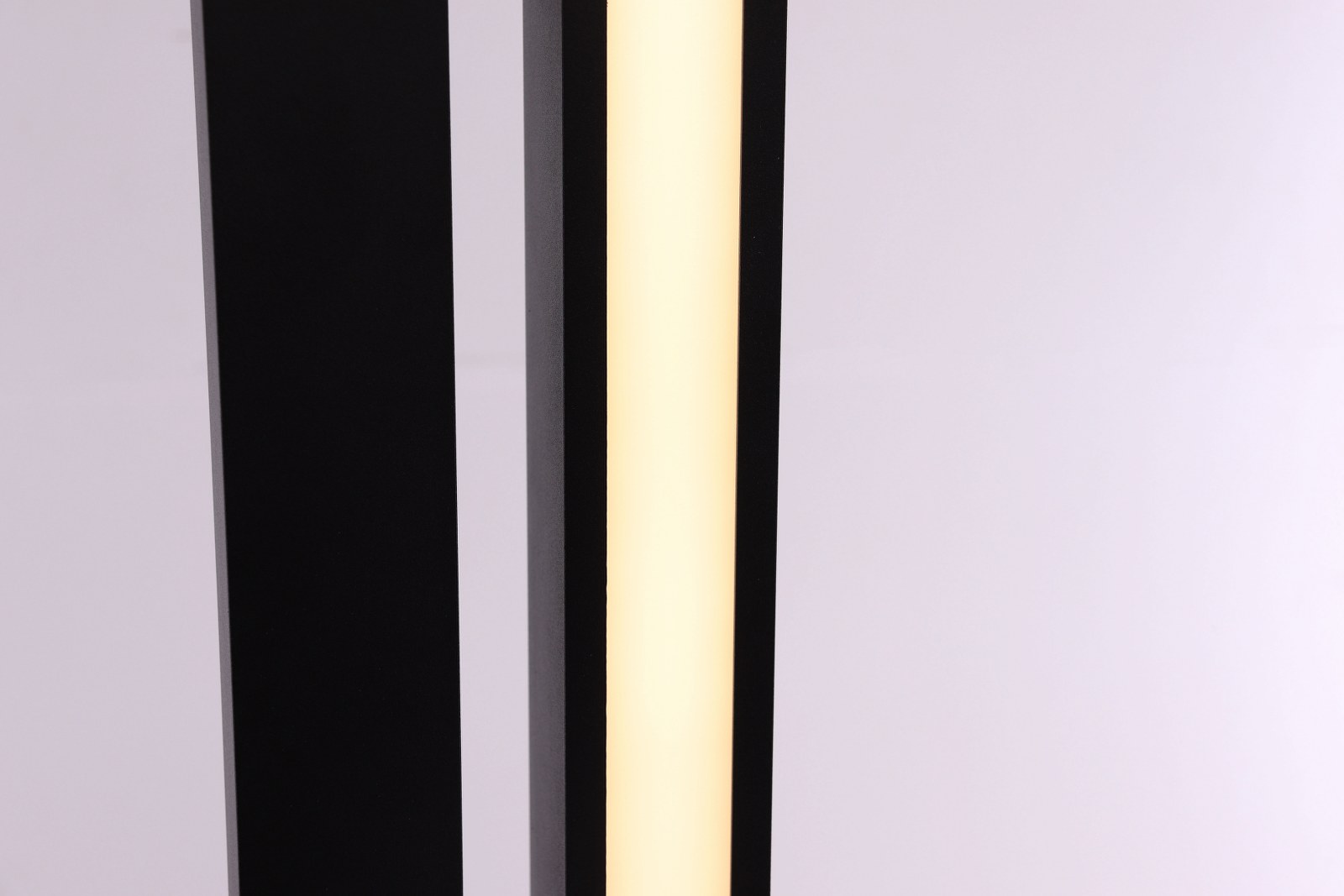 Strakke zwarte design vloerlamp - dim to warm 43621 Strakke zwarte design vloerlamp - dim to warm 43621