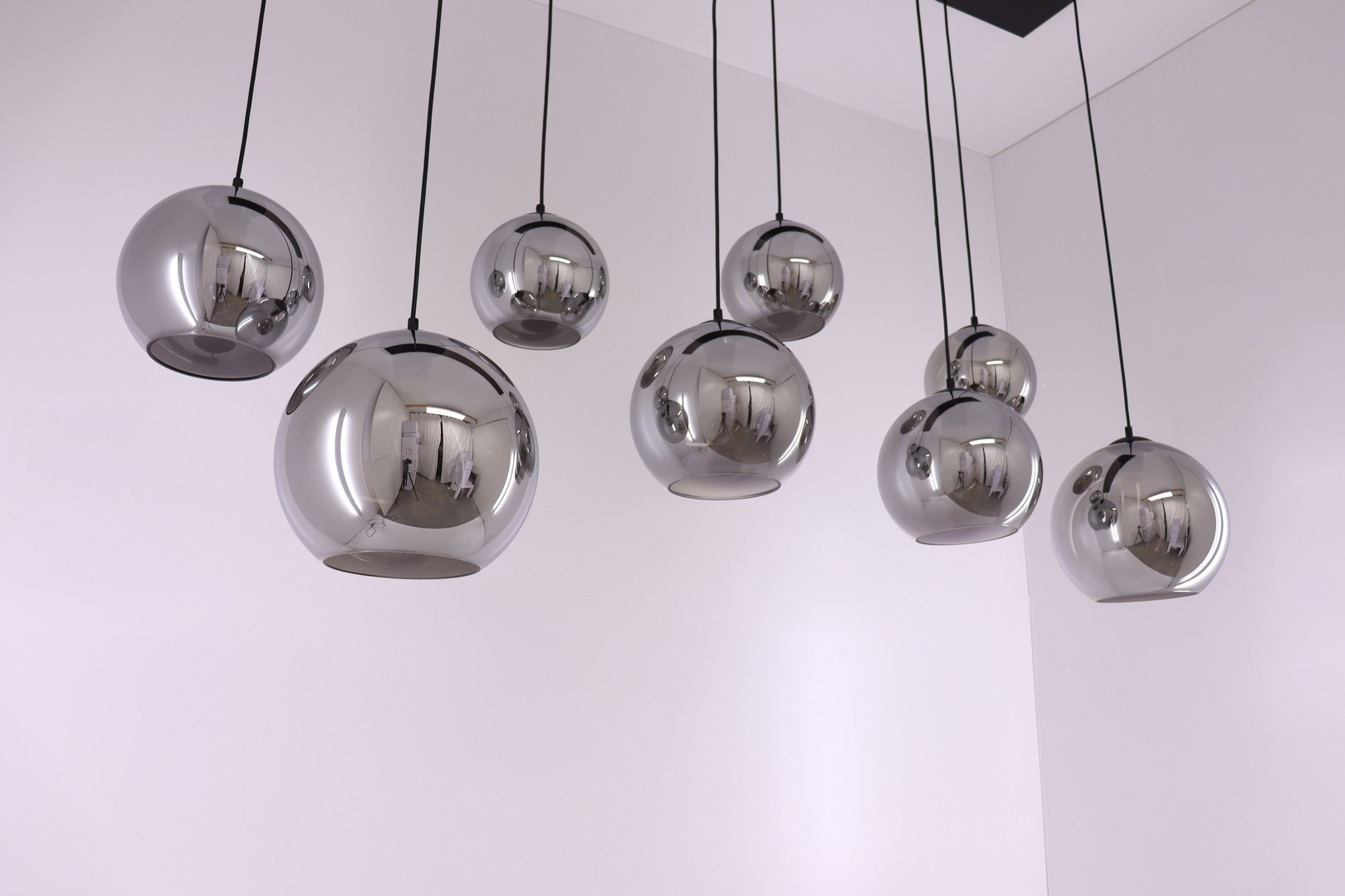 EEF Hanglamp 8-lichts bollen rookglas - 165cm 50123 EEF Hanglamp 8-lichts bollen rookglas - 165cm 50123