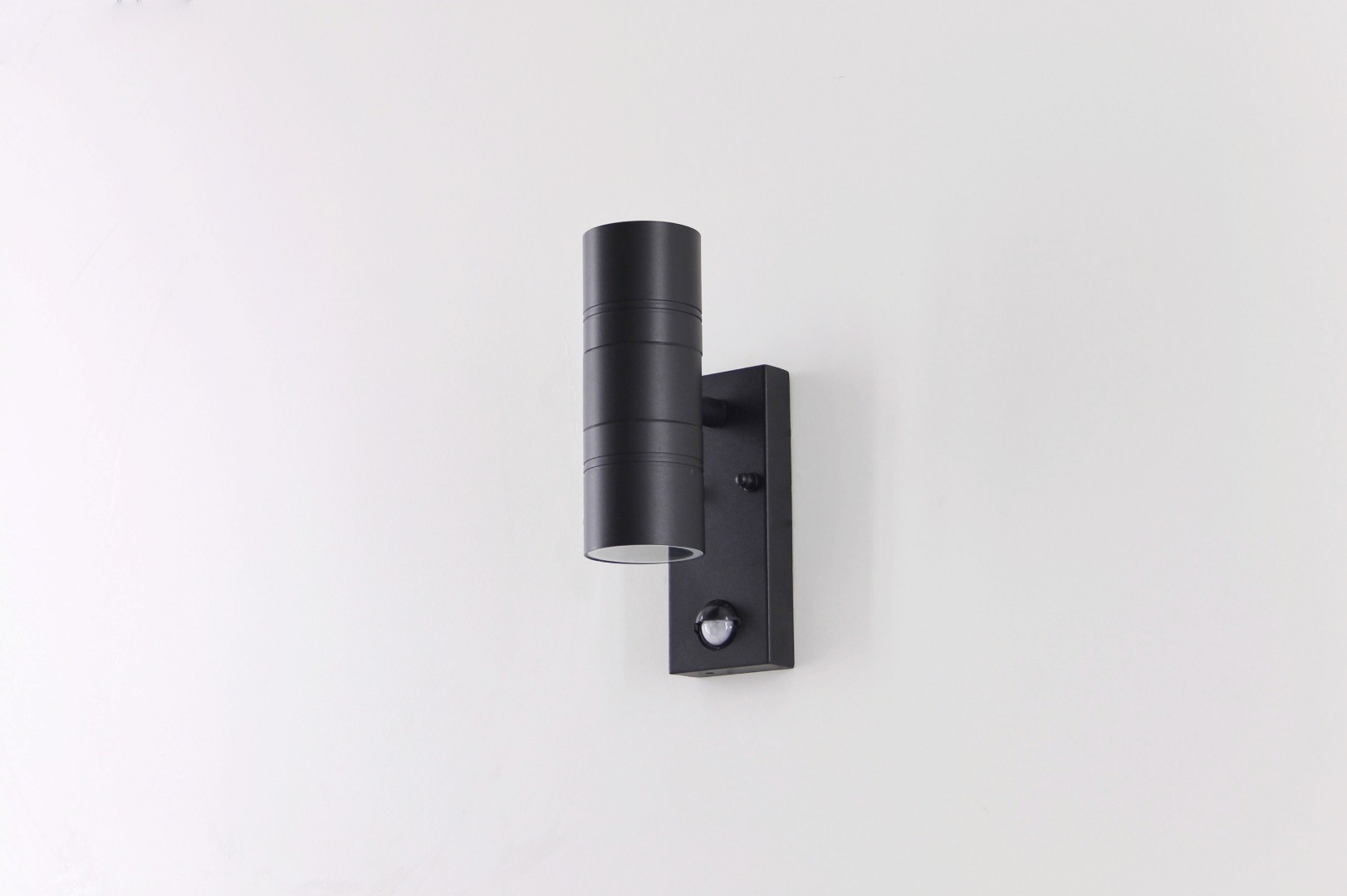 Buiten wandlamp zwart up / down met sensor 39546 Buiten wandlamp zwart up / down met sensor 39546